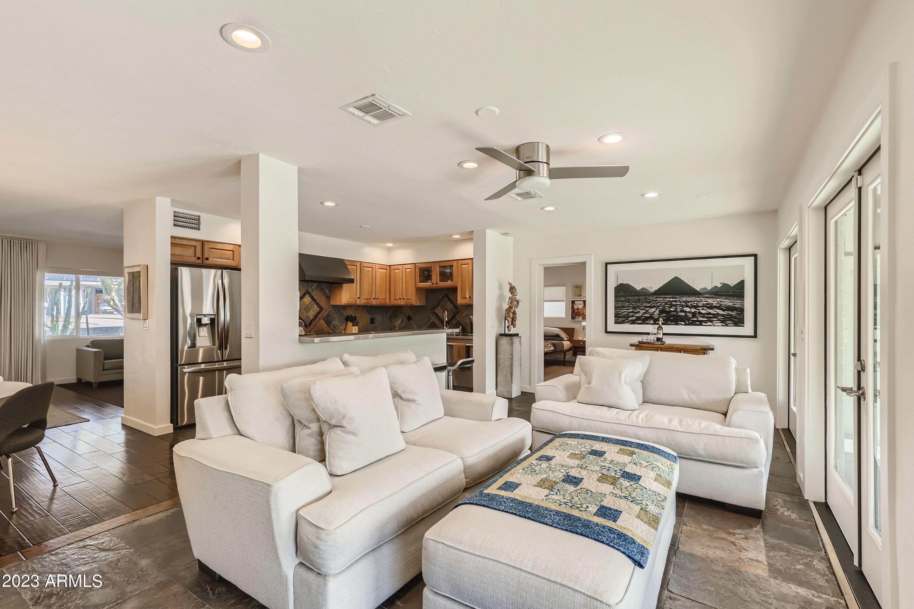 1527 E EL CAMINO Drive