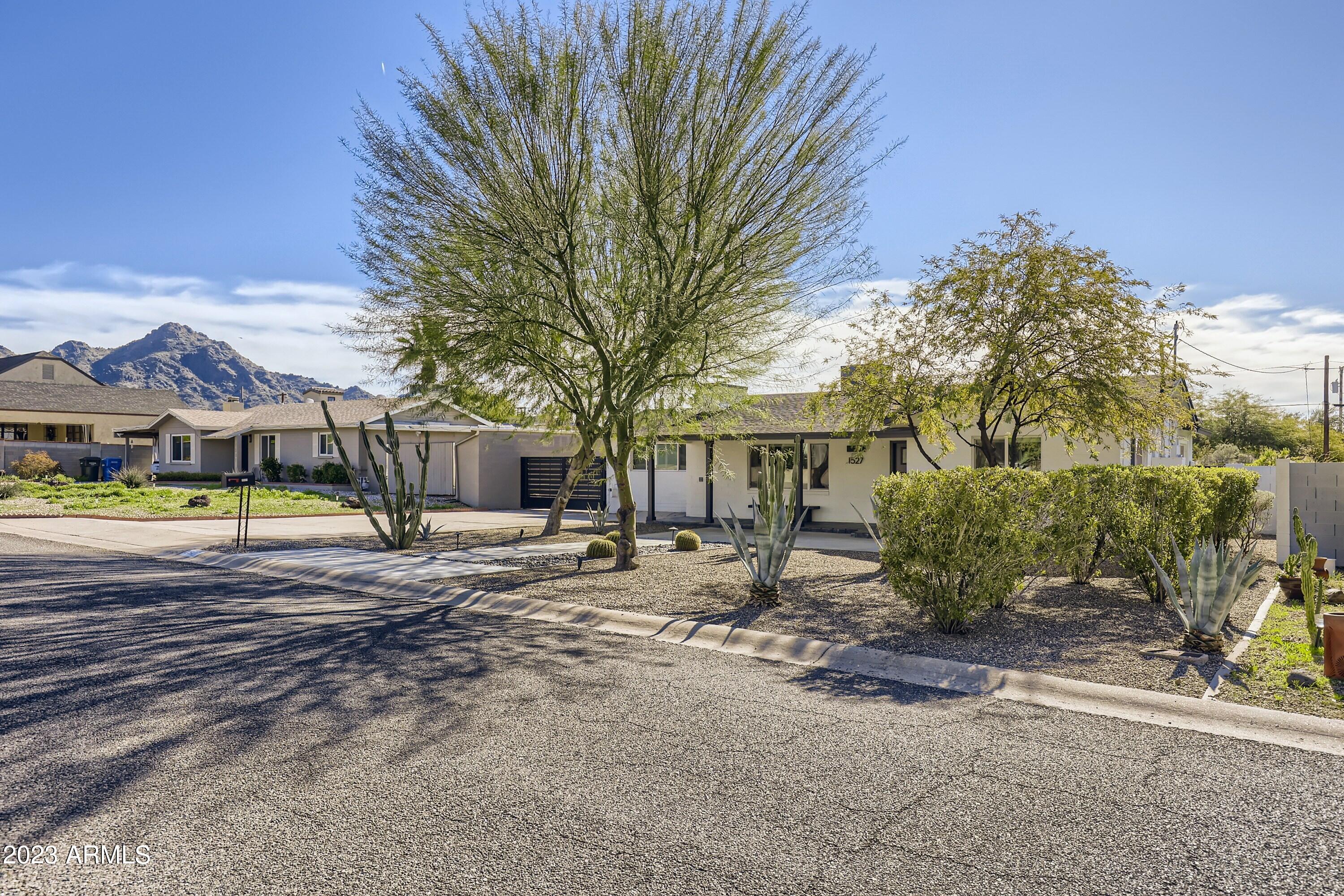 1527 E EL CAMINO Drive