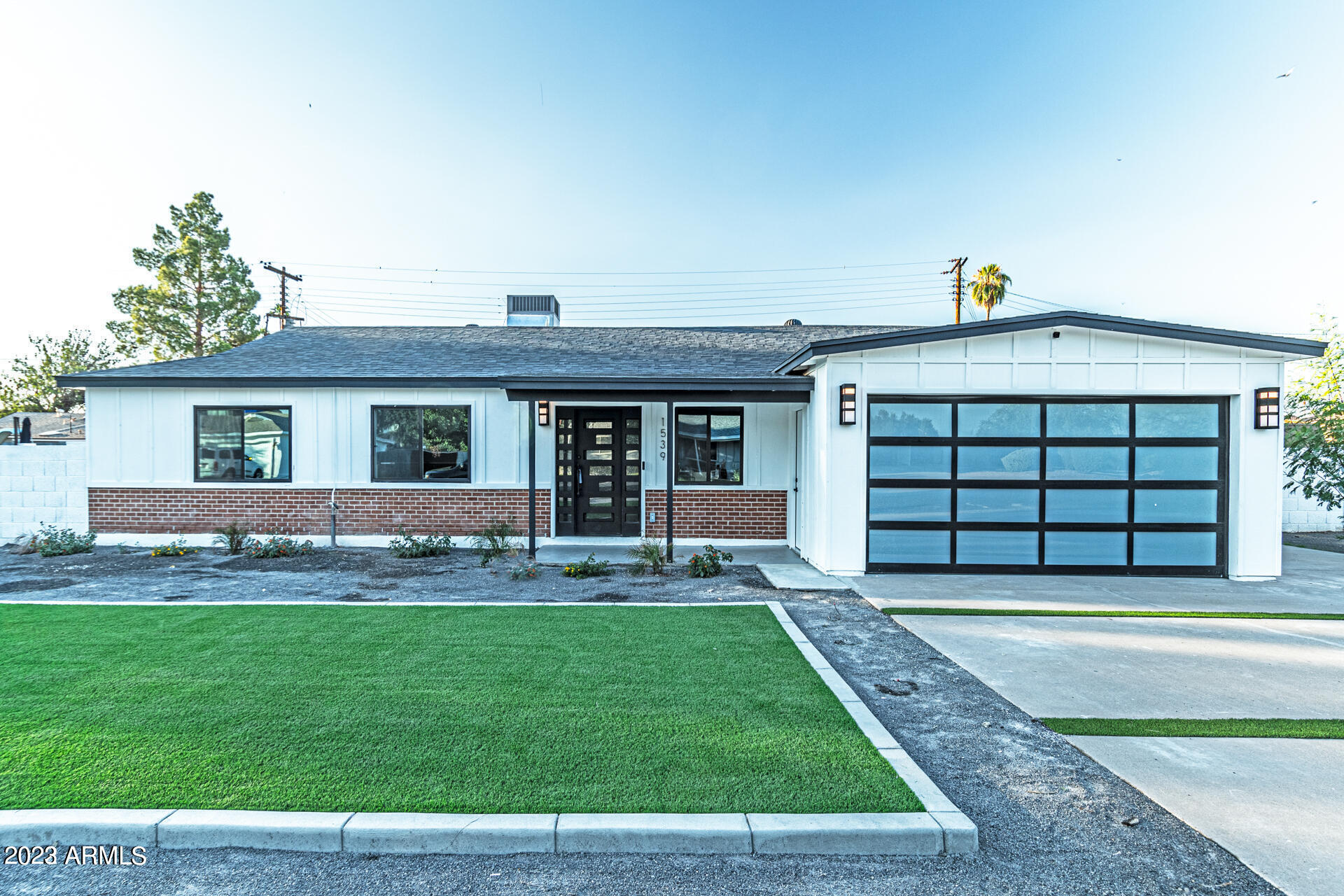 1539 W Puget Avenue