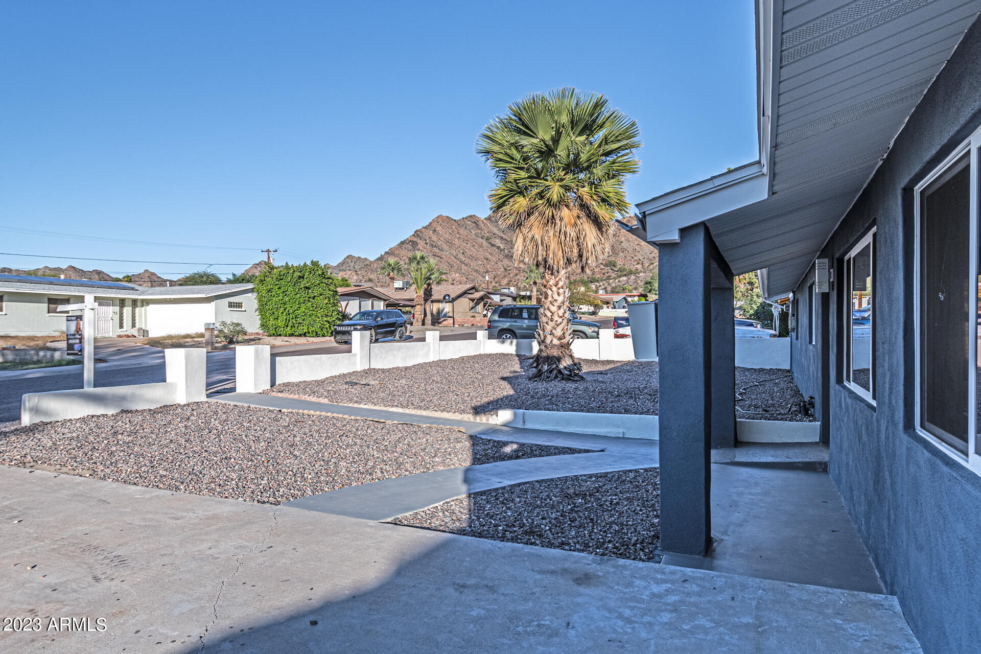 1307 E ALICE Avenue