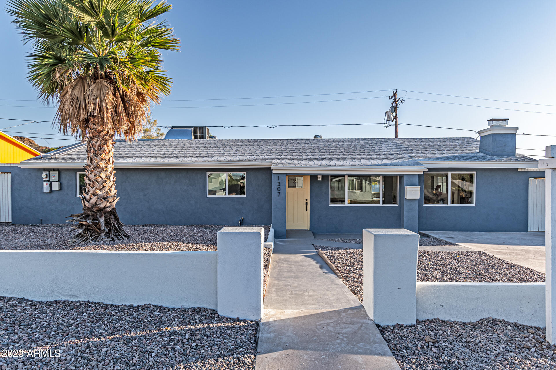 1307 E ALICE Avenue