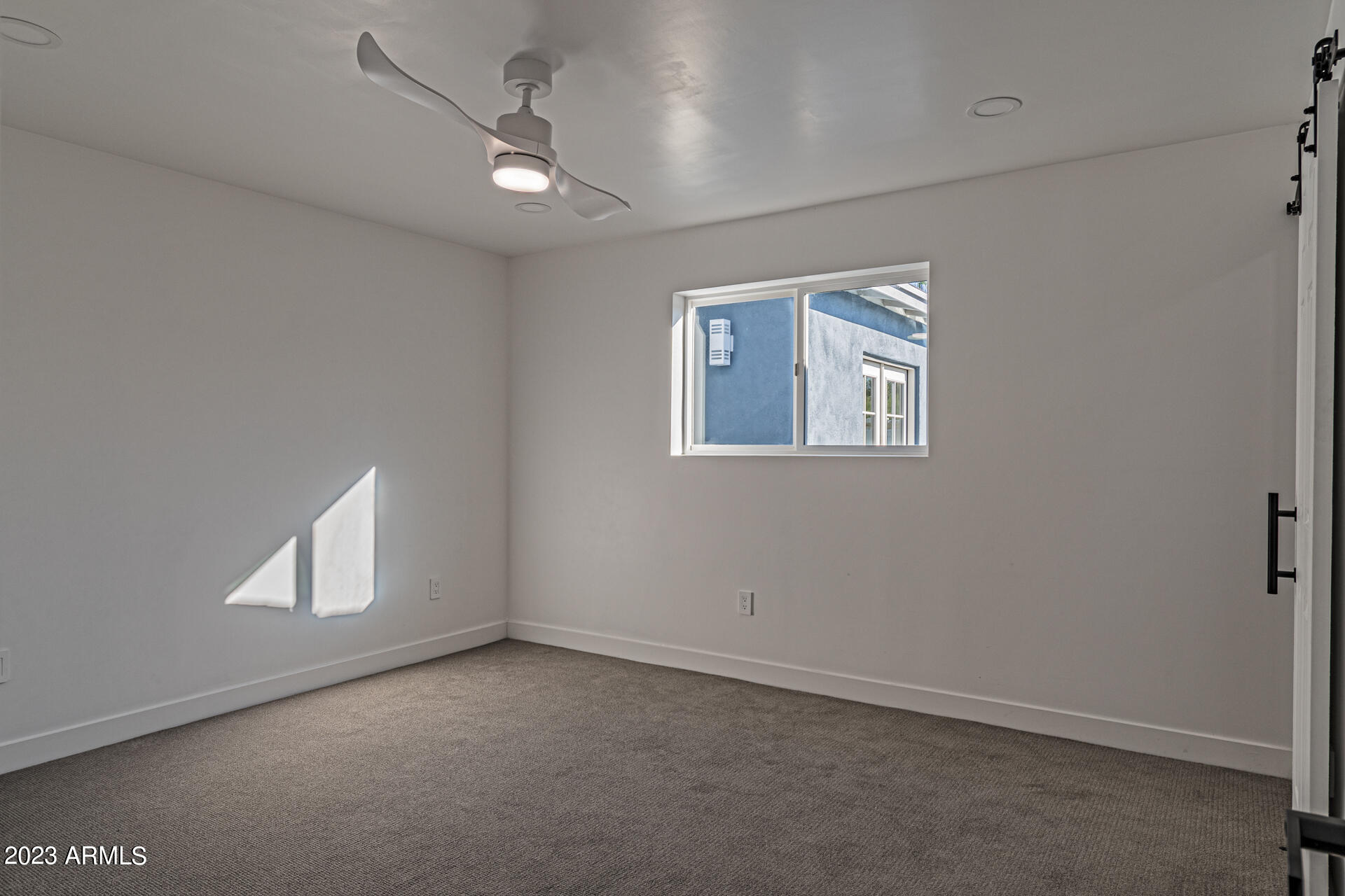 1307 E ALICE Avenue