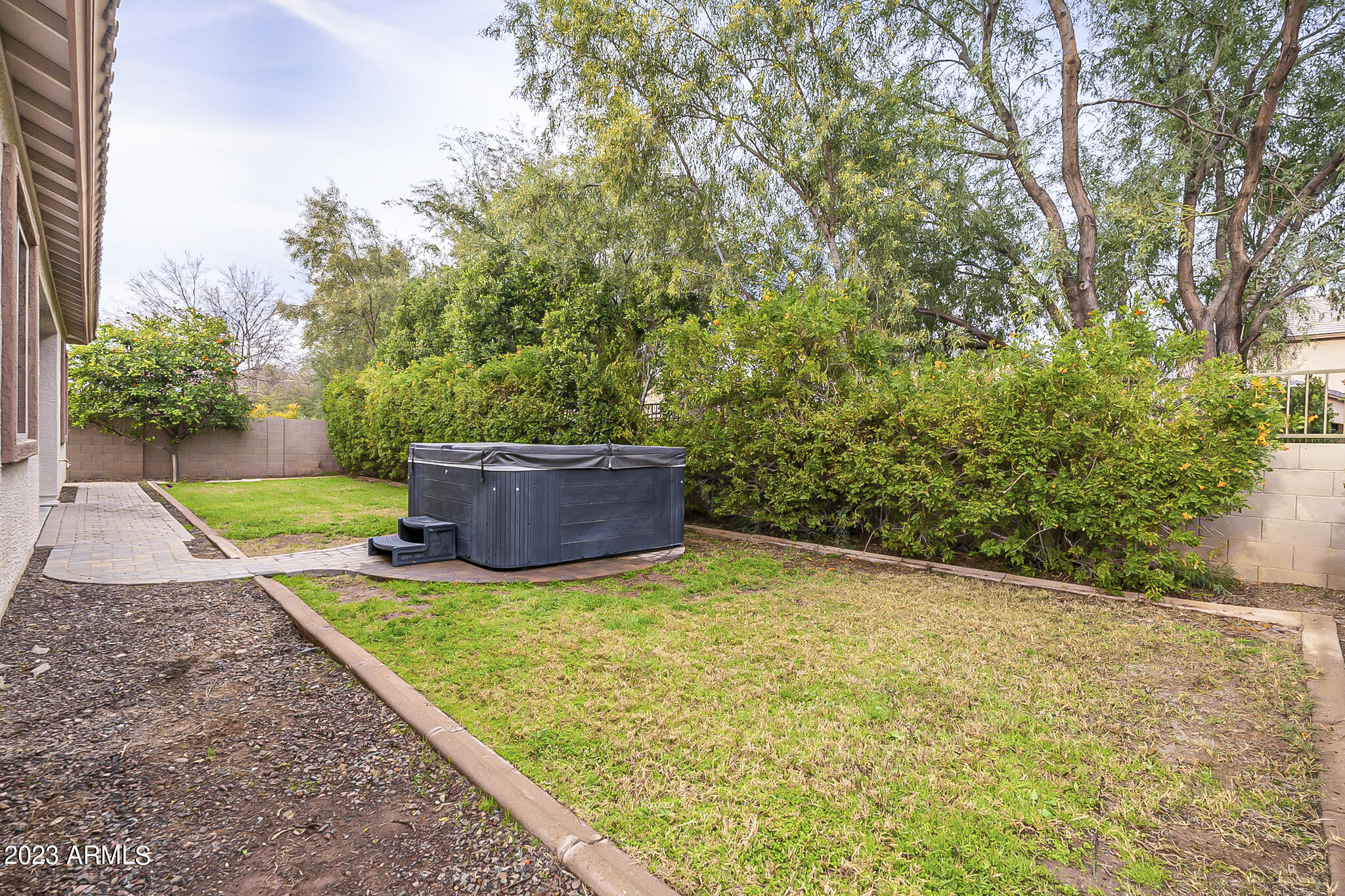 1058 E PERIWINKLE Way