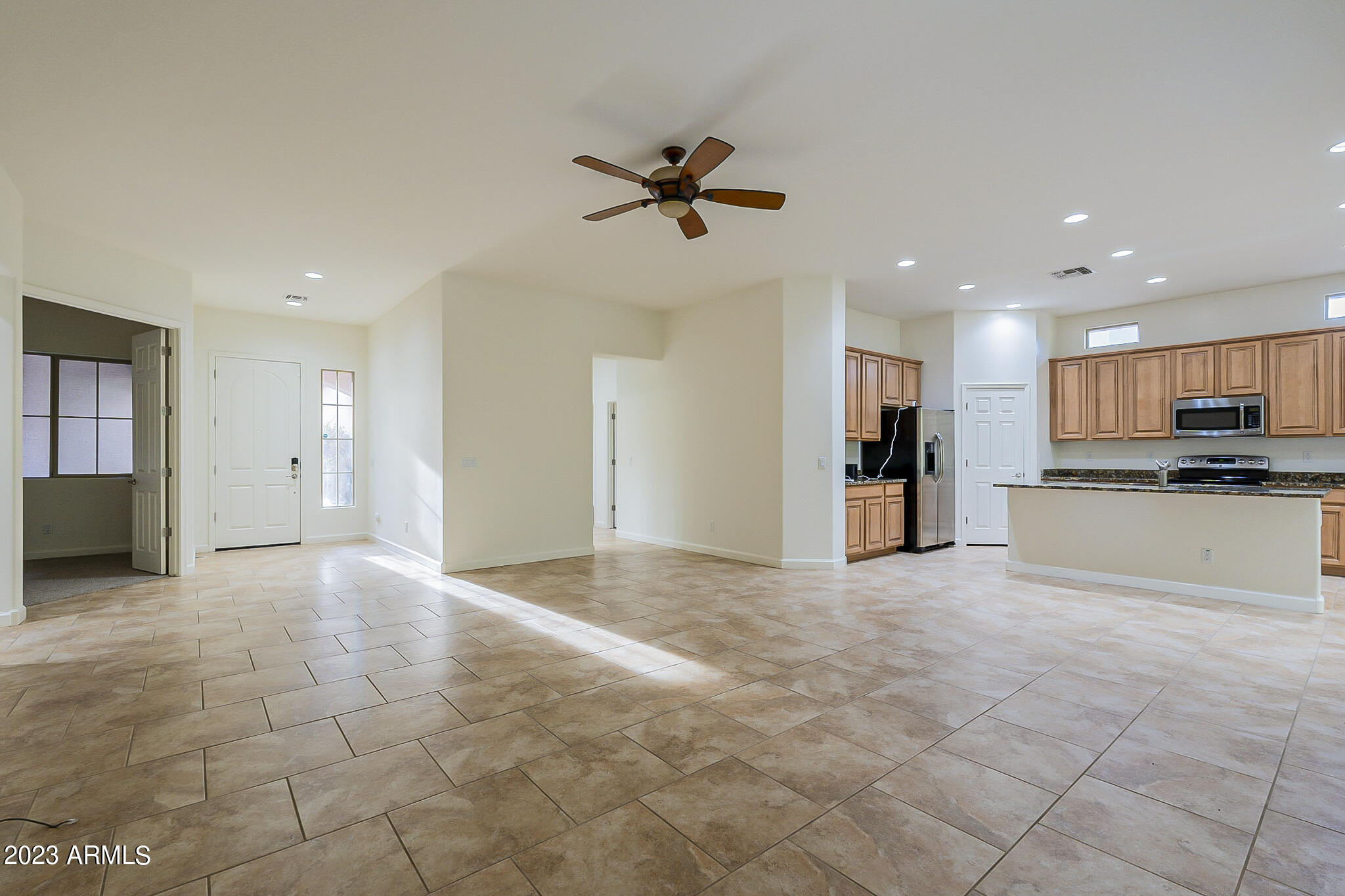 1058 E PERIWINKLE Way