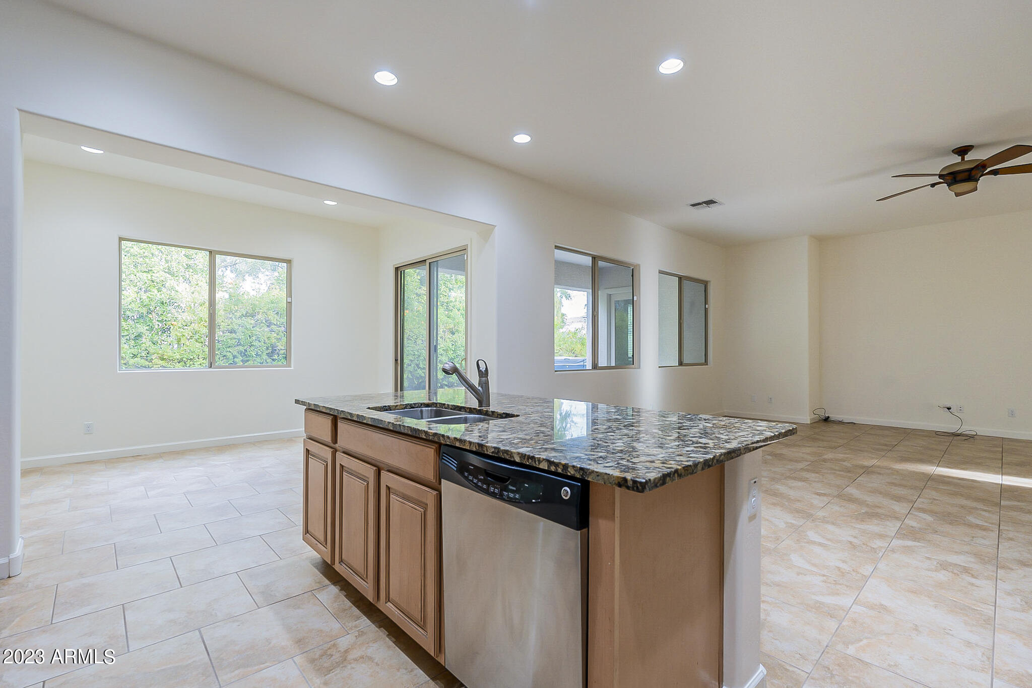 1058 E PERIWINKLE Way