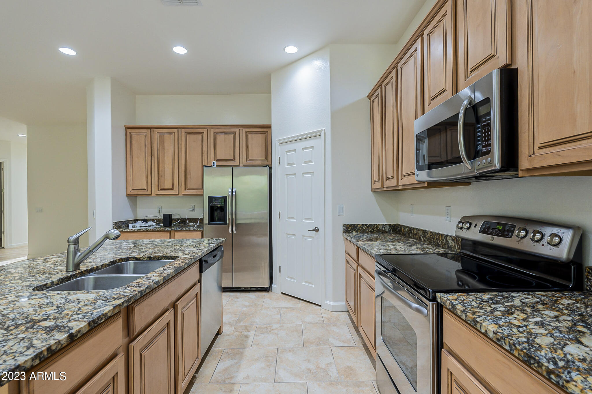 1058 E PERIWINKLE Way