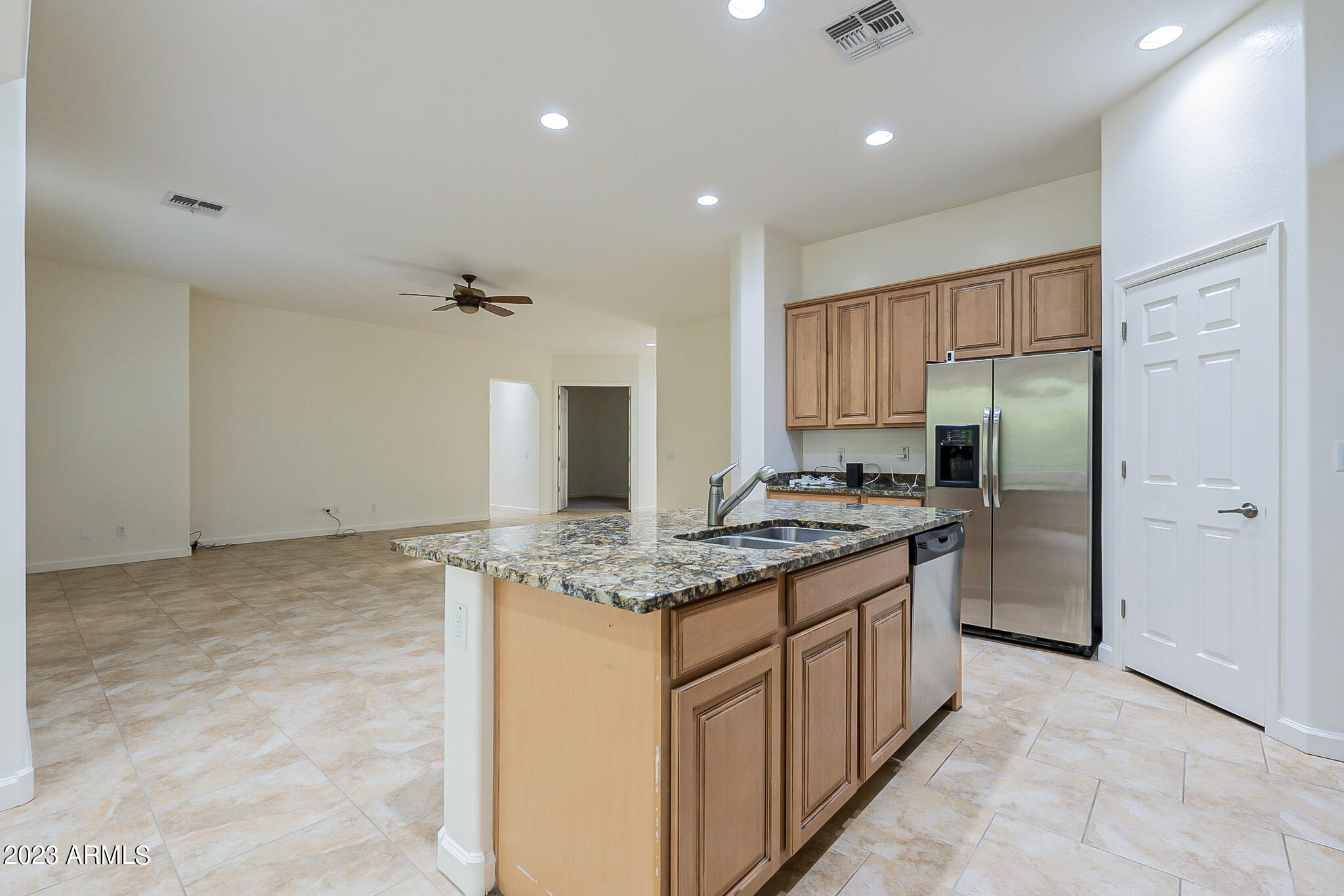 1058 E PERIWINKLE Way