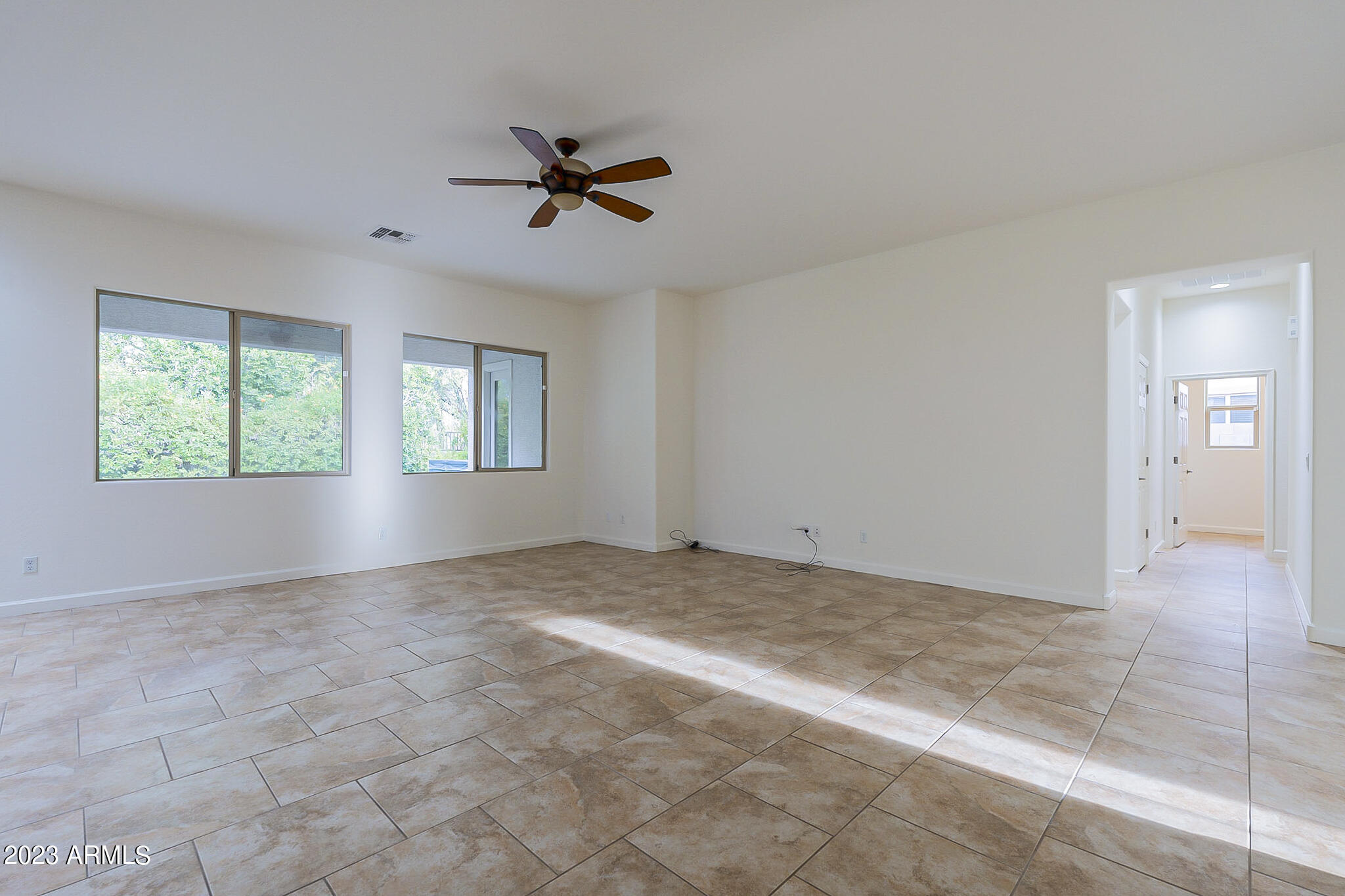 1058 E PERIWINKLE Way