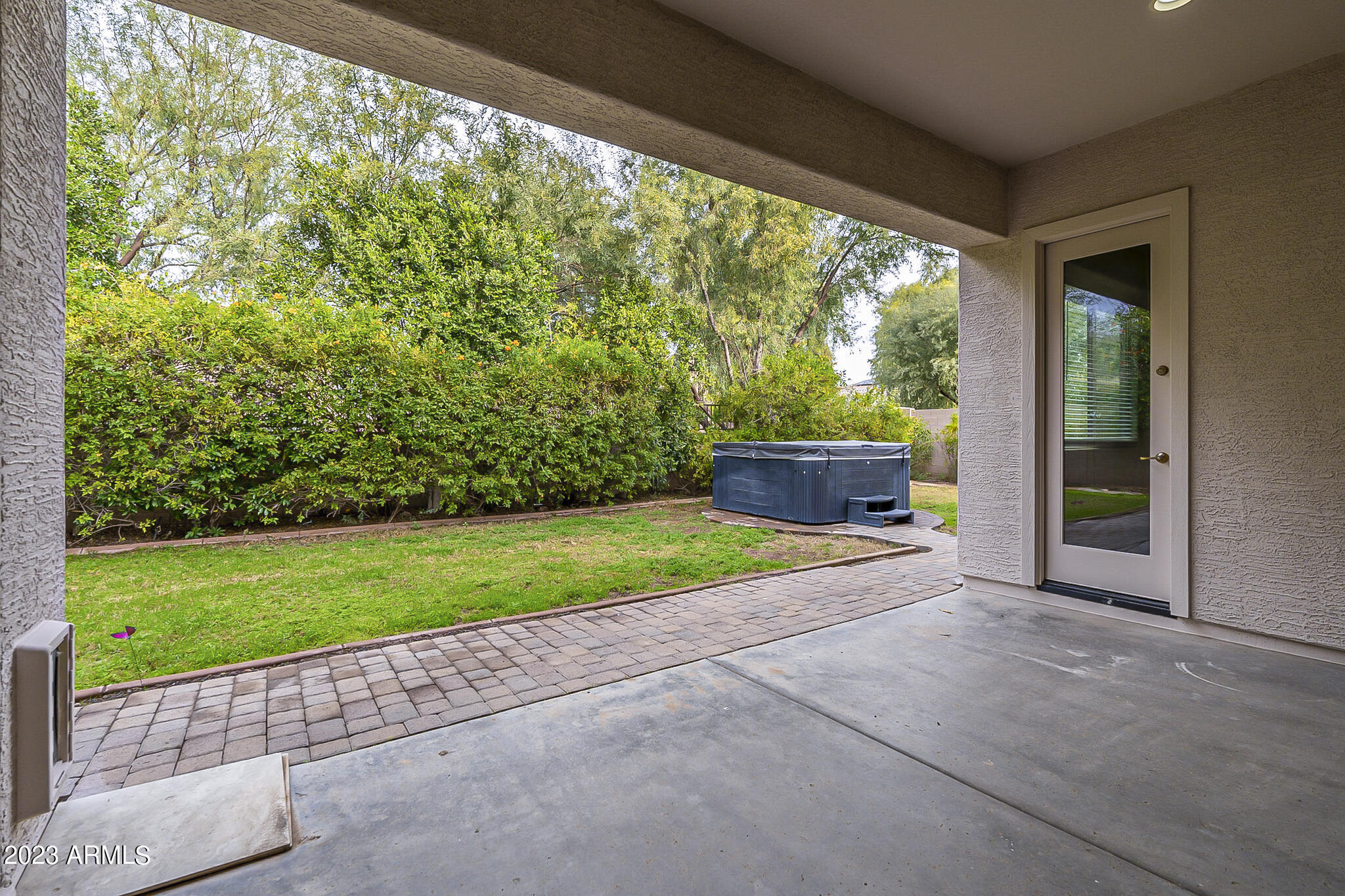 1058 E PERIWINKLE Way