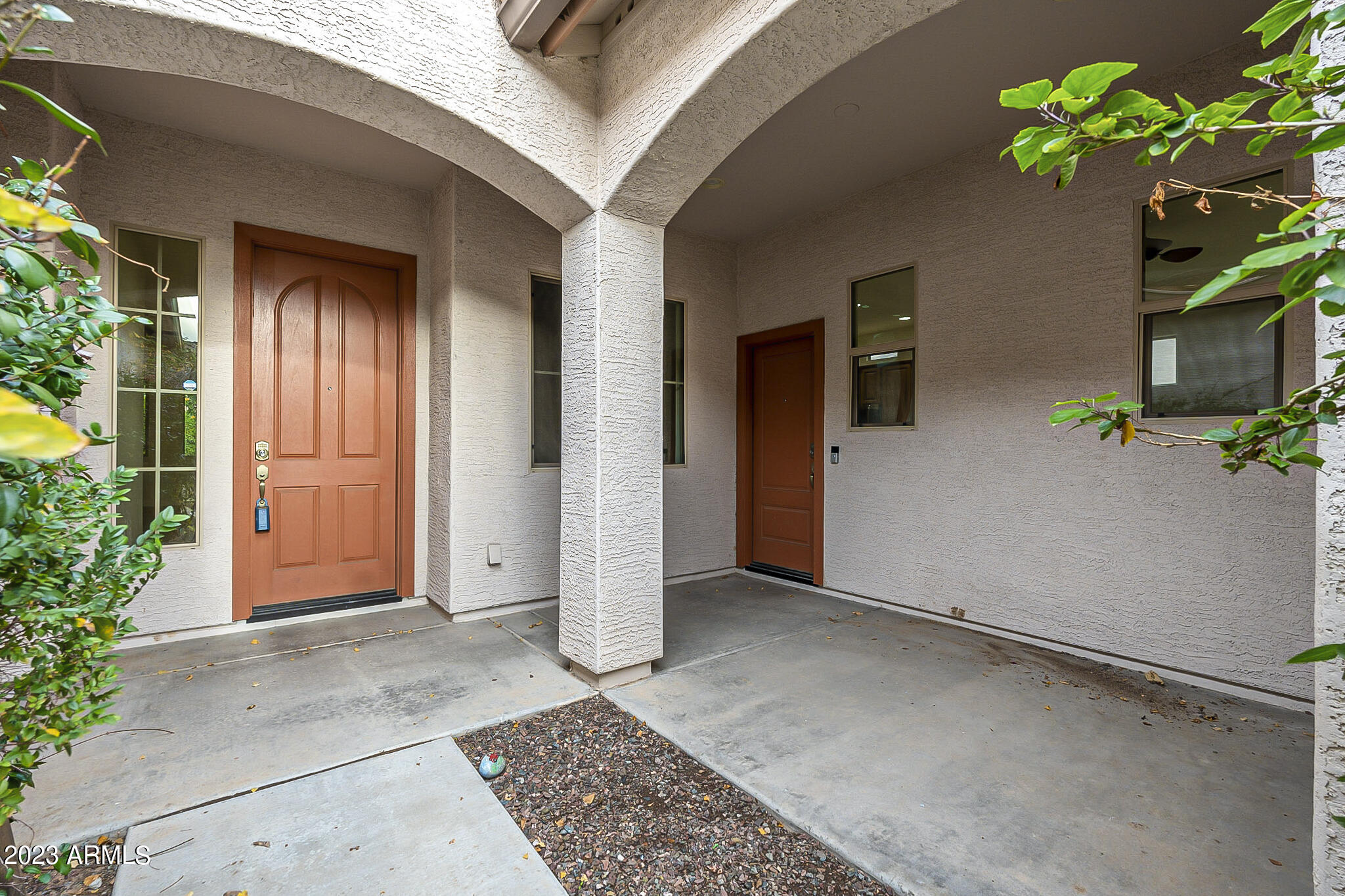 1058 E PERIWINKLE Way