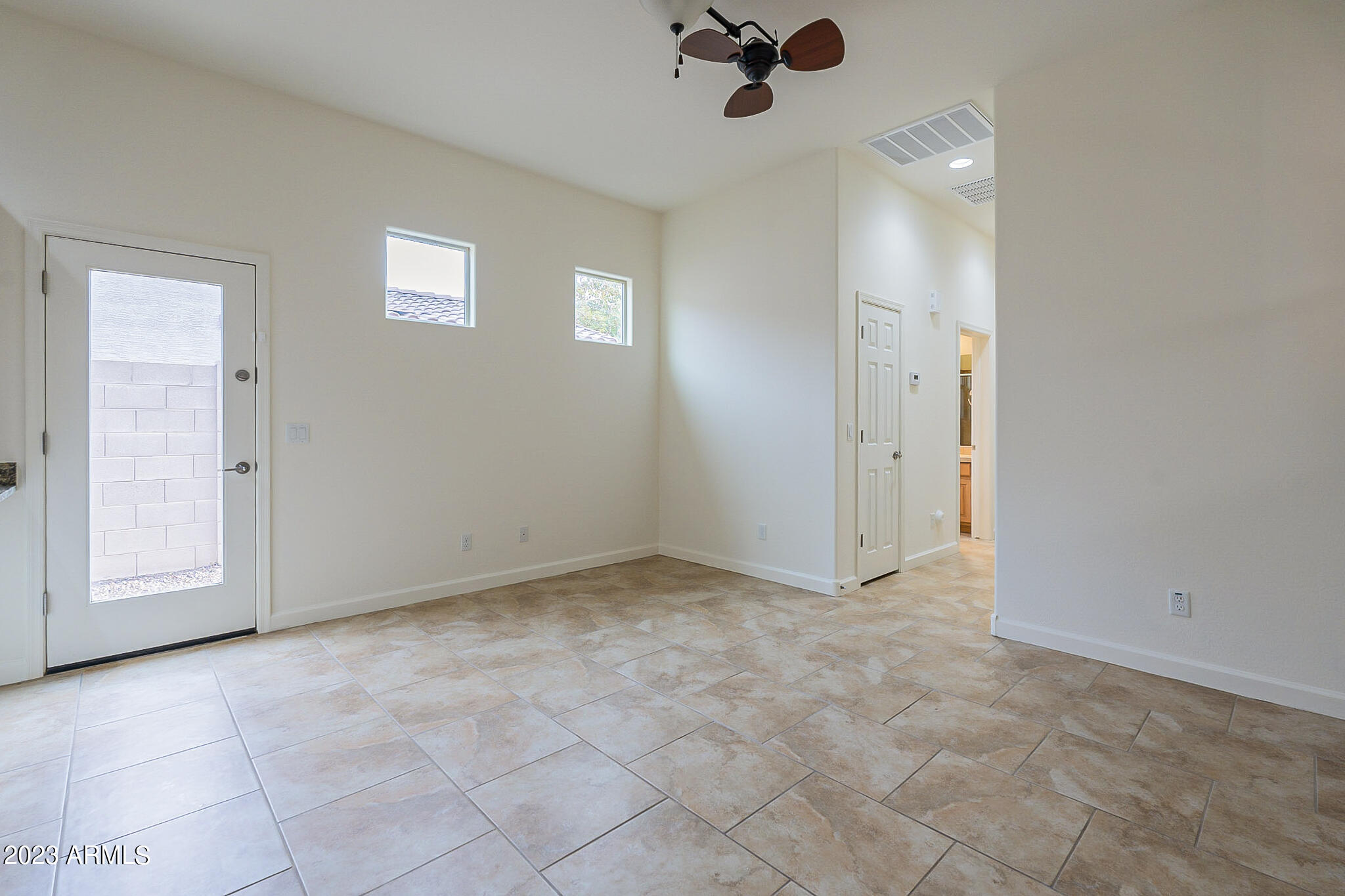 1058 E PERIWINKLE Way