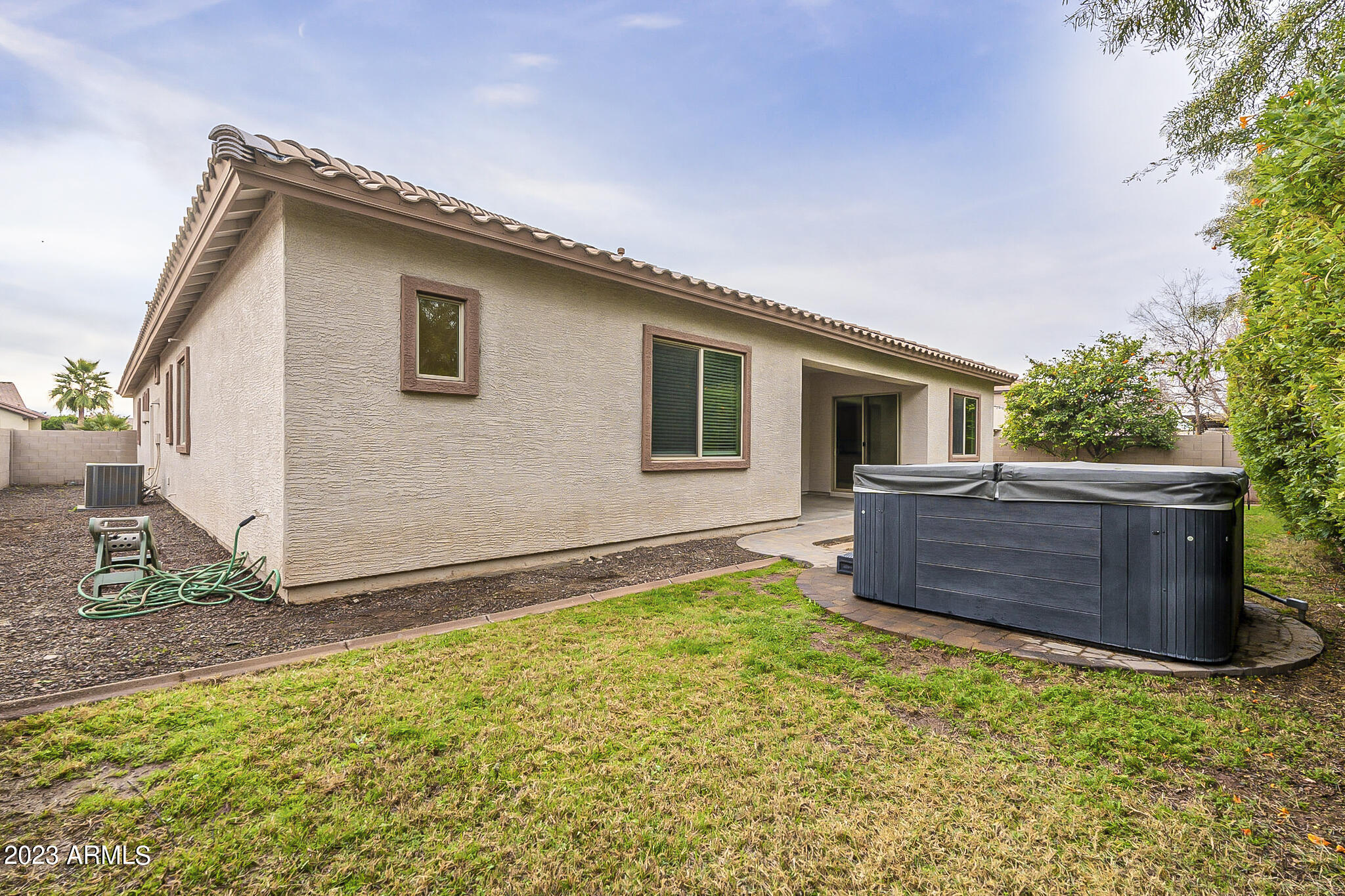 1058 E PERIWINKLE Way
