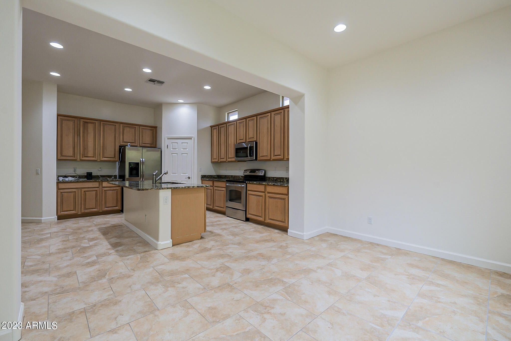 1058 E PERIWINKLE Way