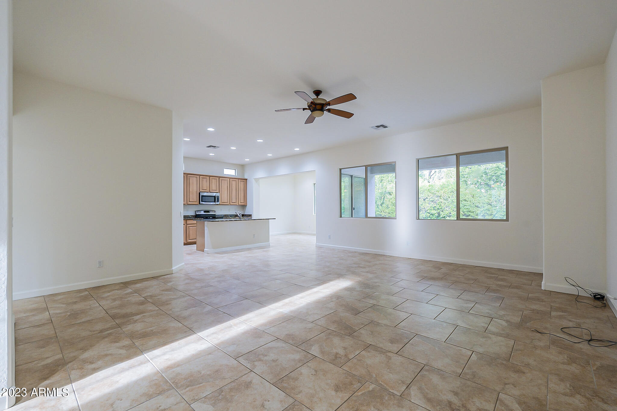 1058 E PERIWINKLE Way