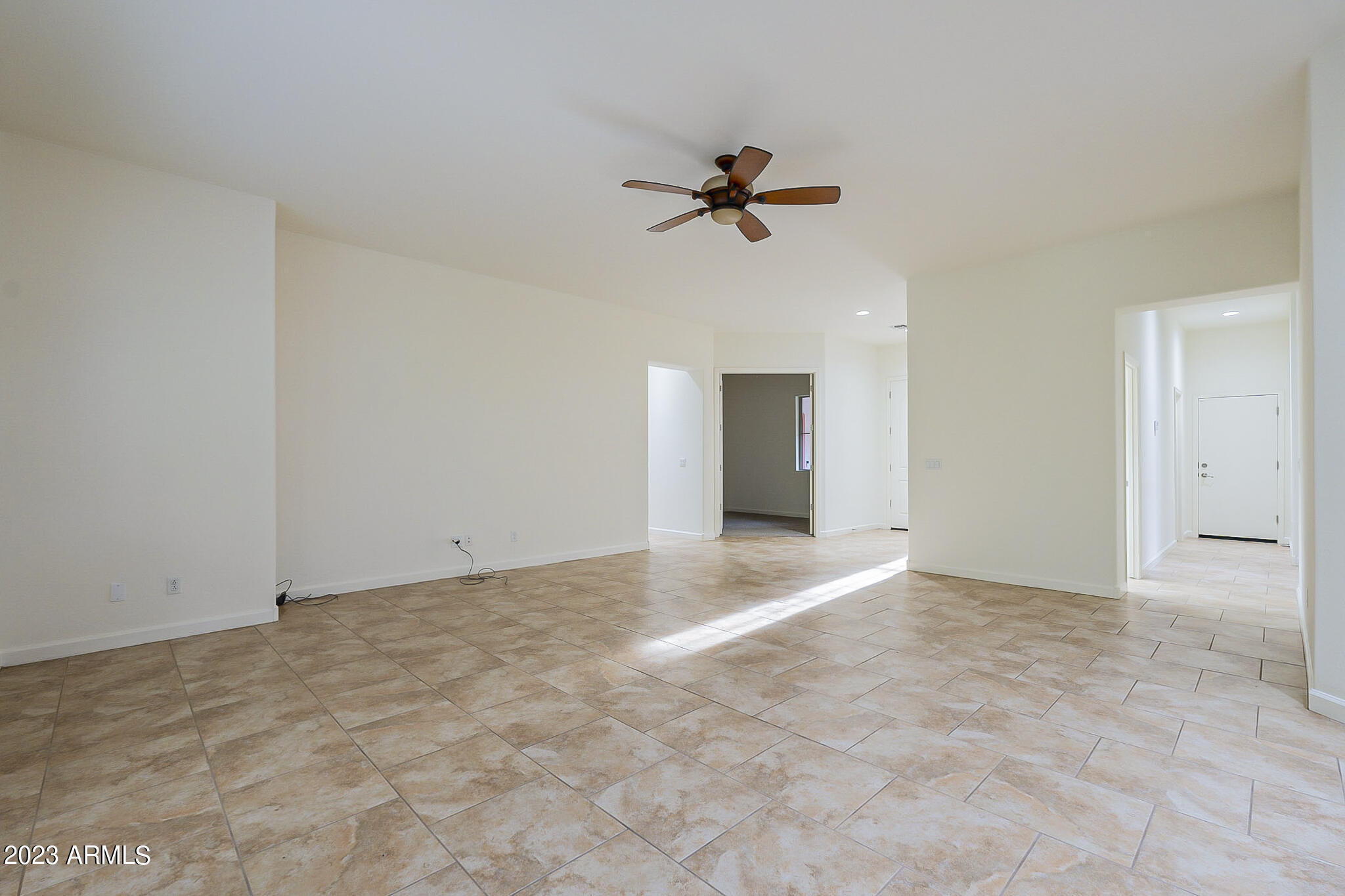 1058 E PERIWINKLE Way