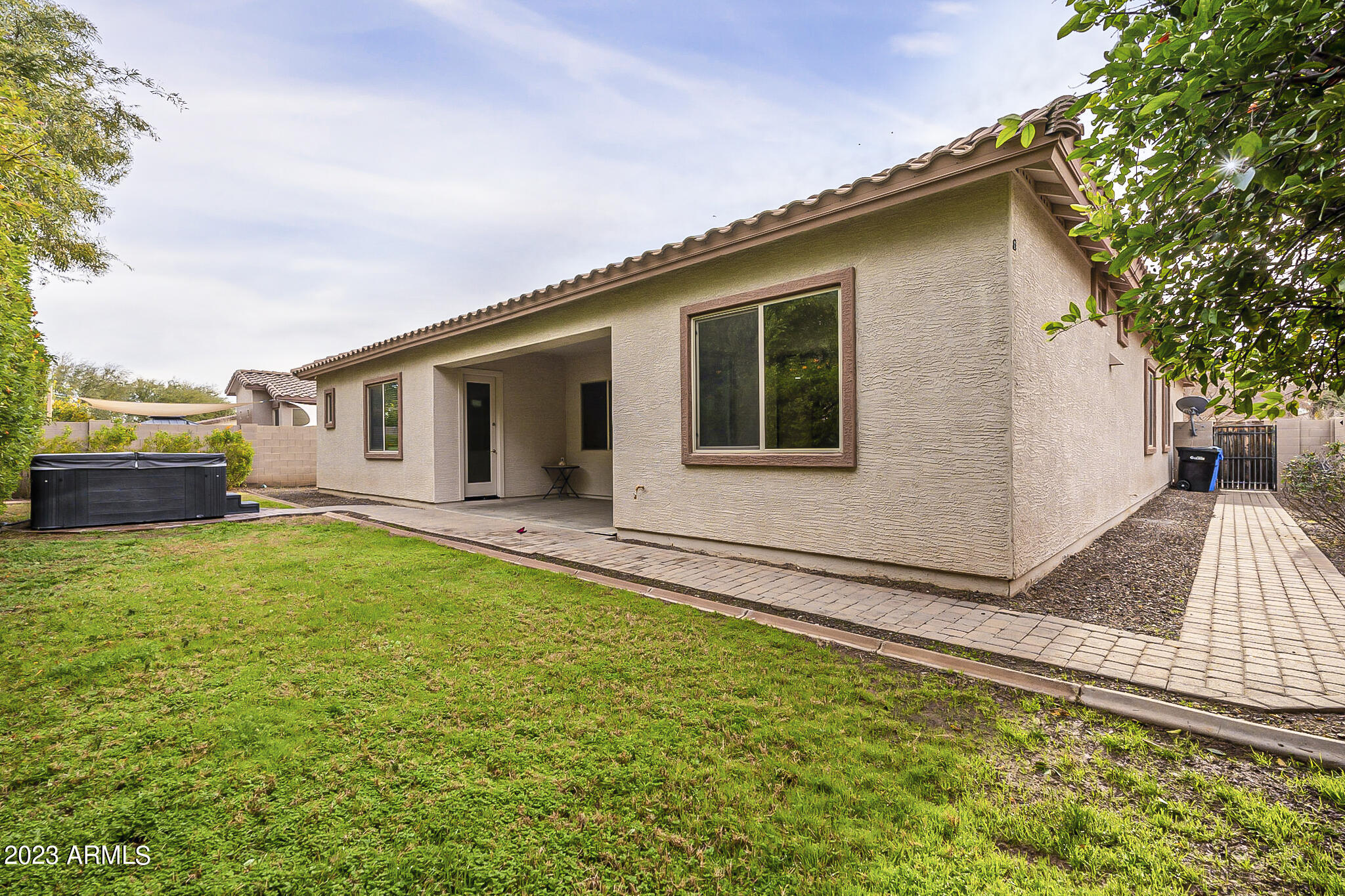 1058 E PERIWINKLE Way