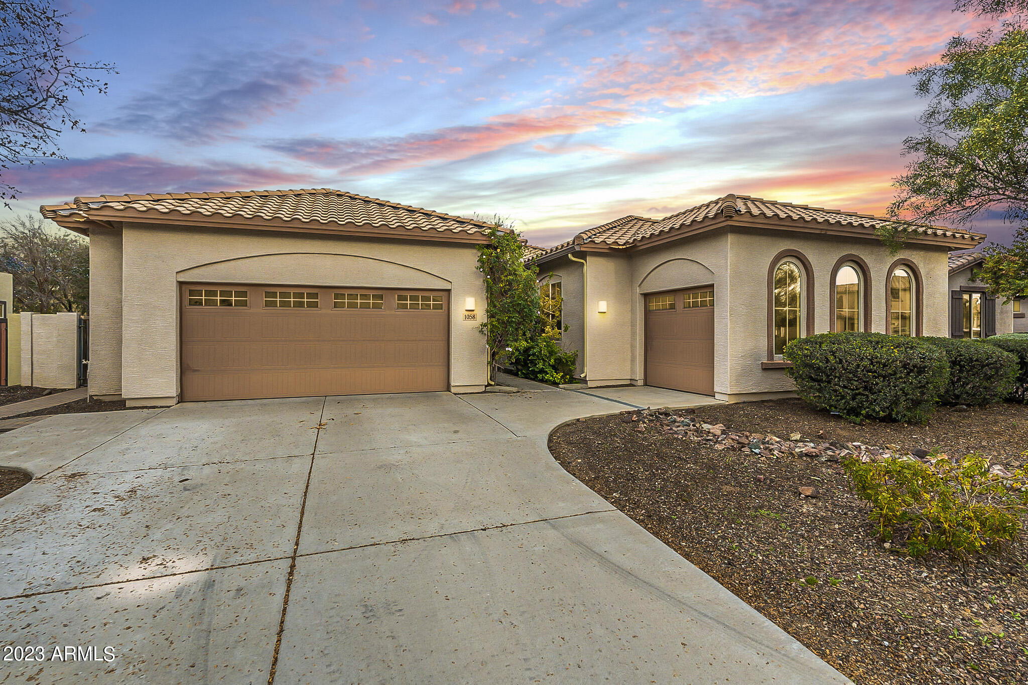 1058 E PERIWINKLE Way