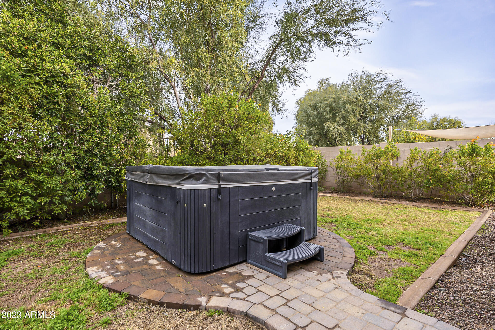 1058 E PERIWINKLE Way