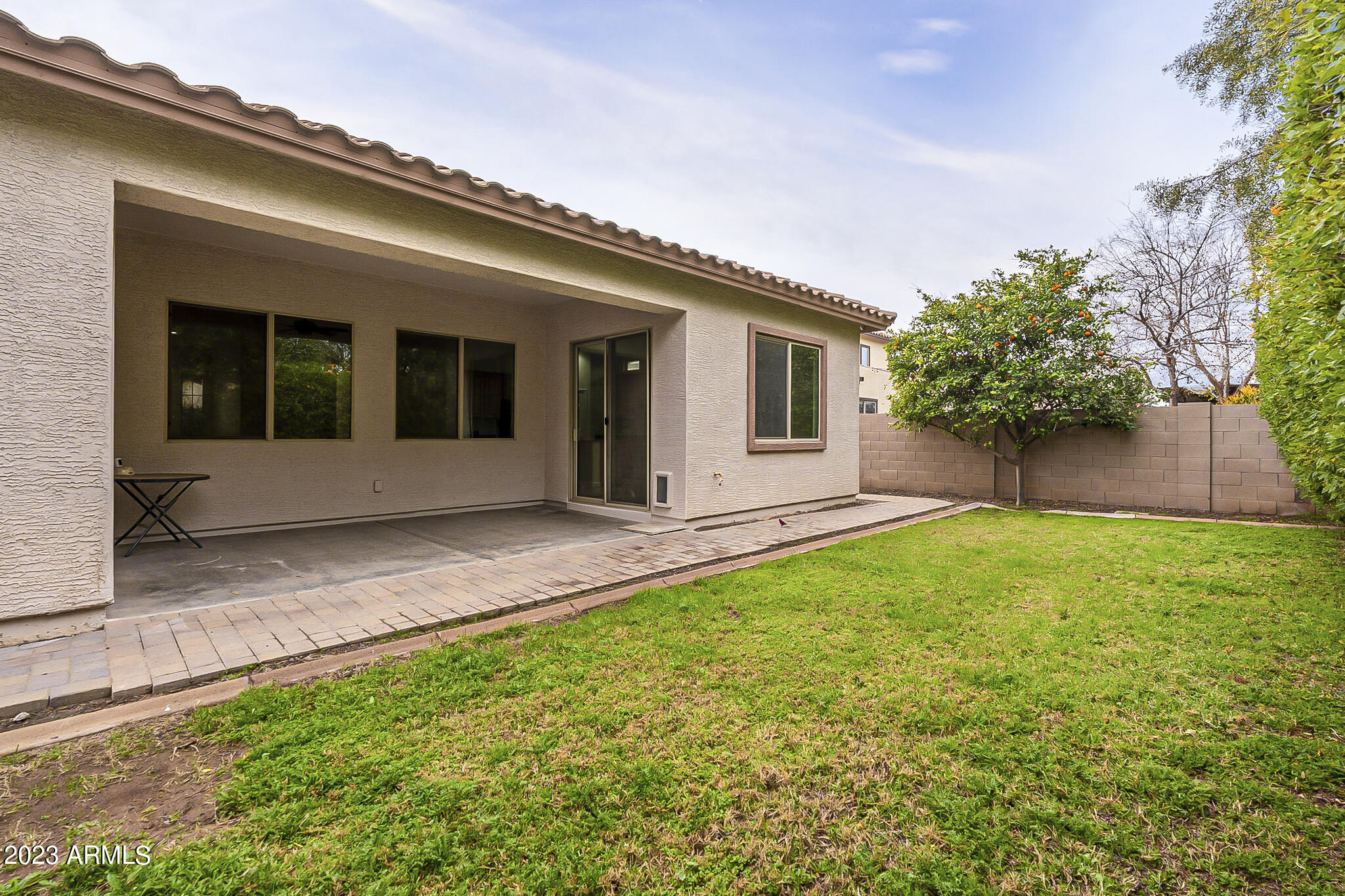 1058 E PERIWINKLE Way