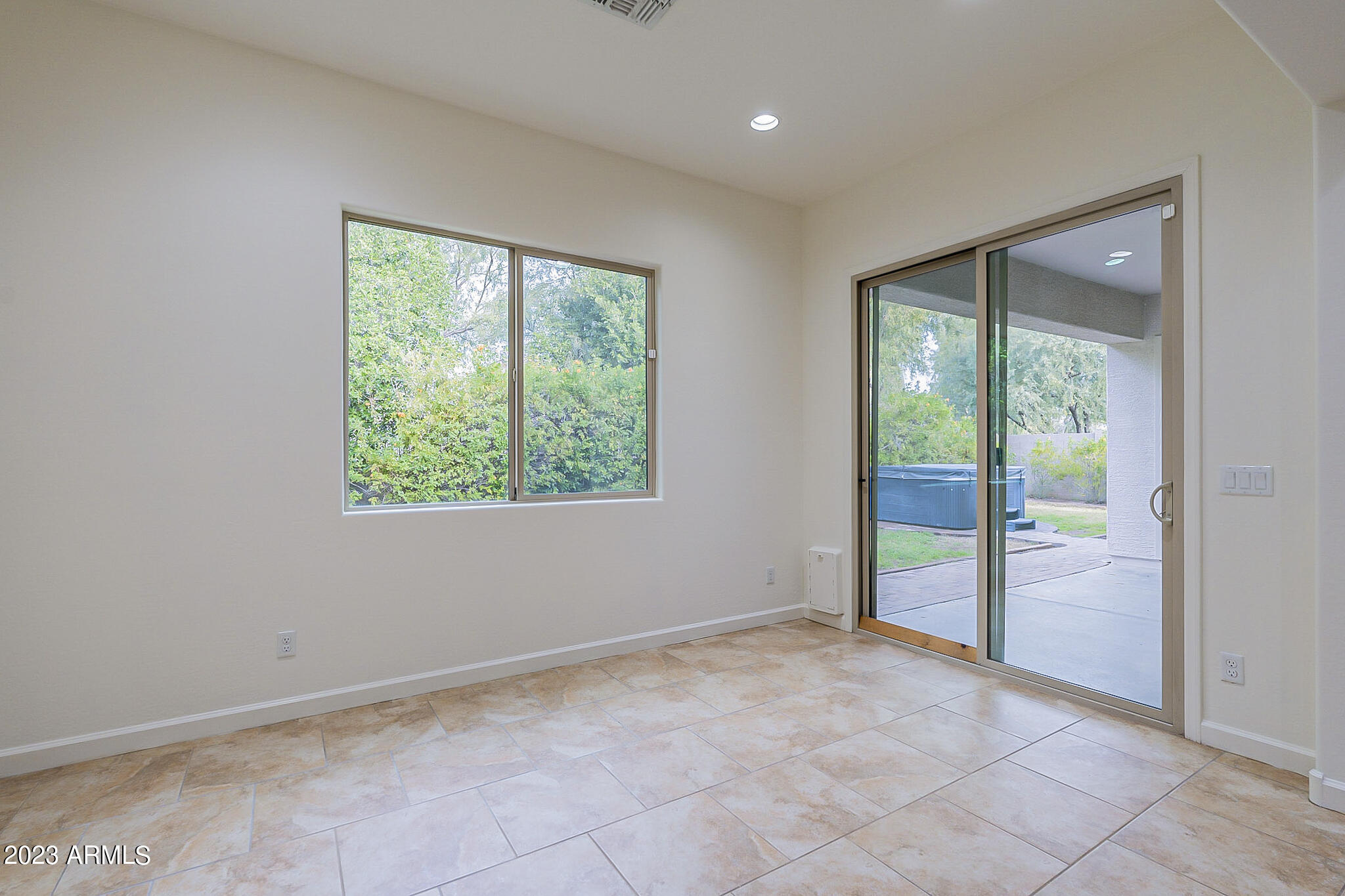 1058 E PERIWINKLE Way