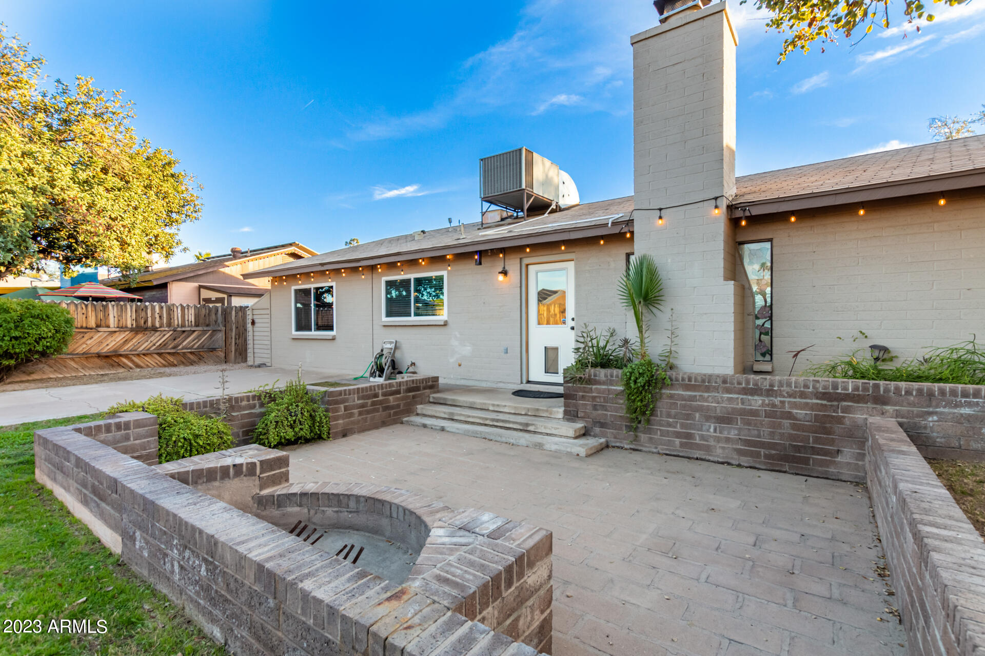 838 W SANTA CRUZ Drive