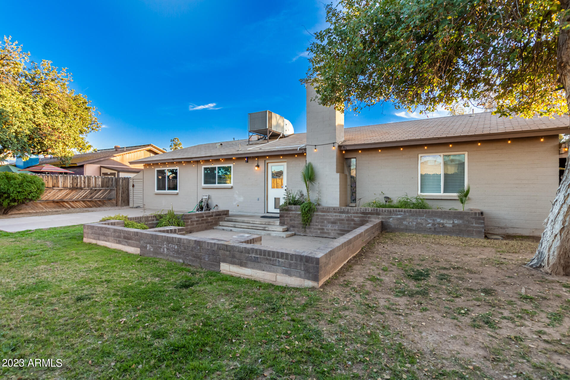 838 W SANTA CRUZ Drive
