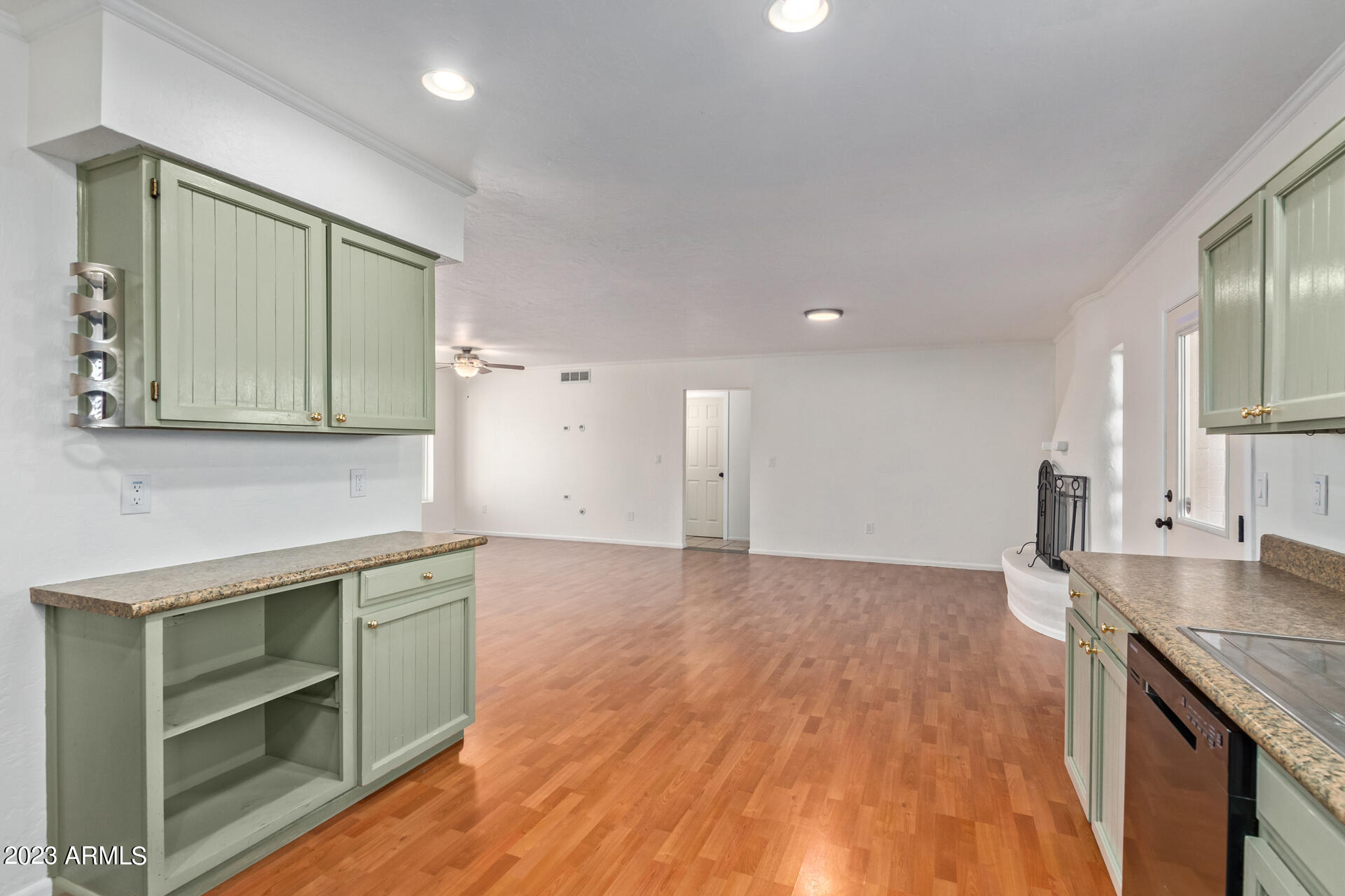 838 W SANTA CRUZ Drive
