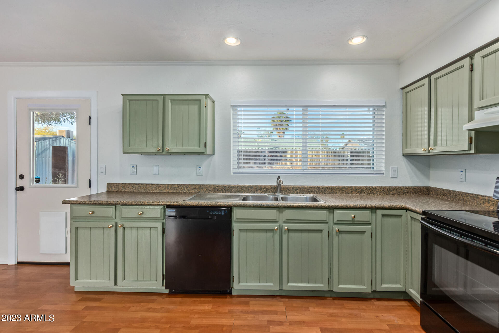 838 W SANTA CRUZ Drive