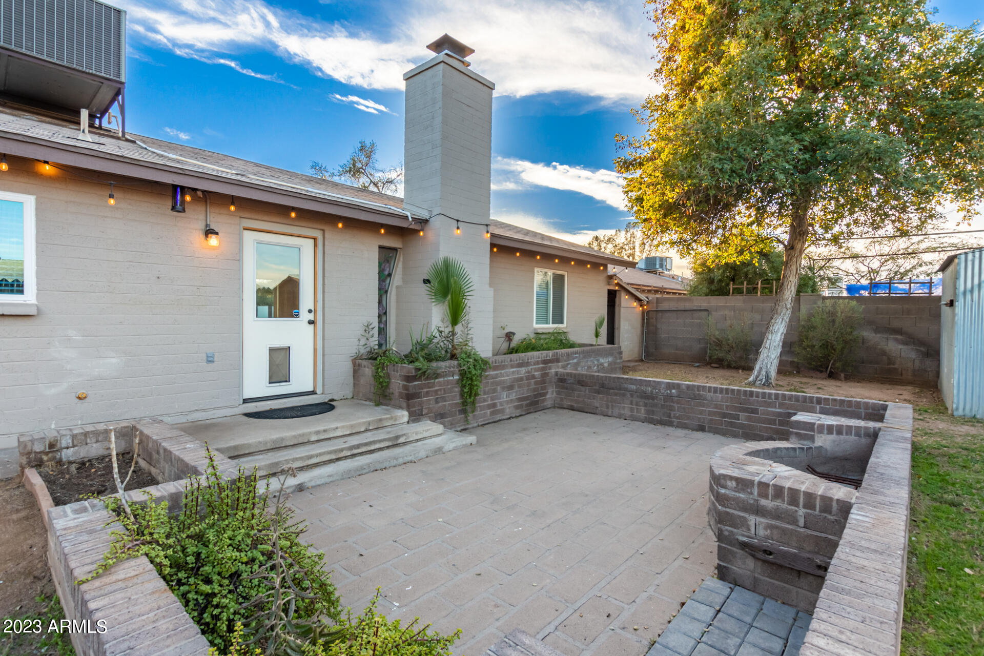 838 W SANTA CRUZ Drive