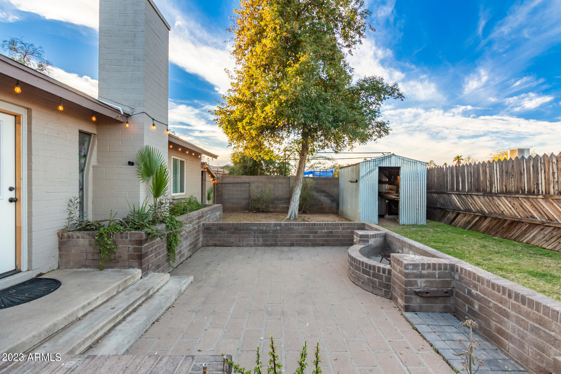 838 W SANTA CRUZ Drive