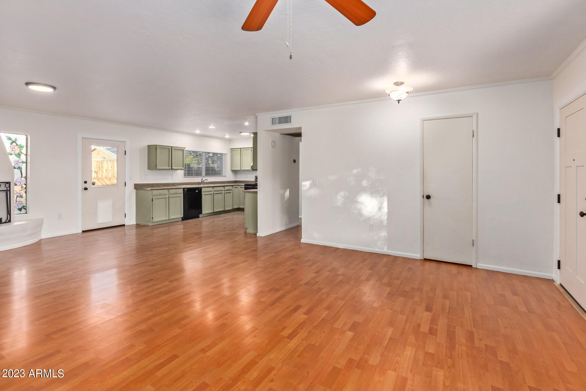 838 W SANTA CRUZ Drive