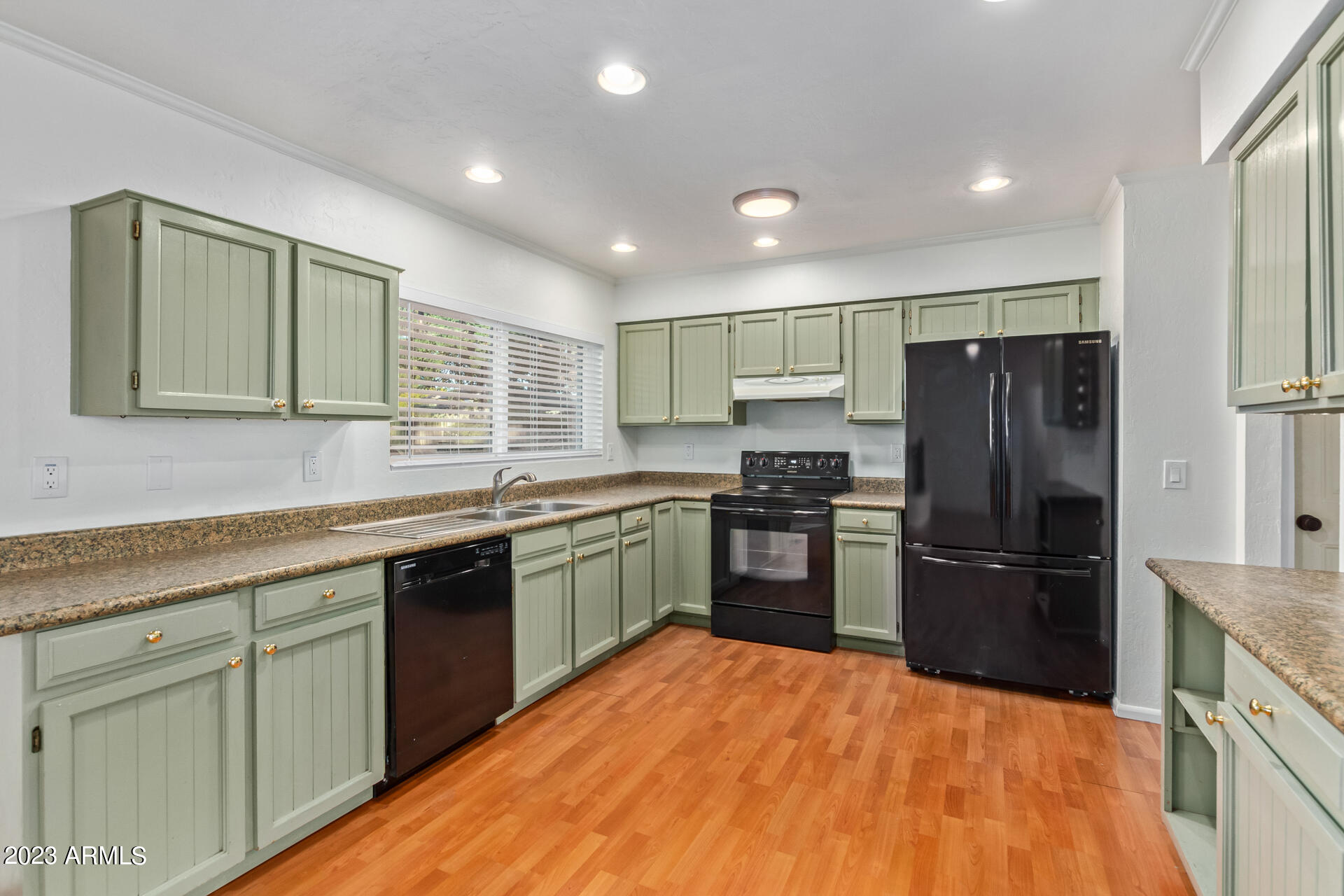 838 W SANTA CRUZ Drive