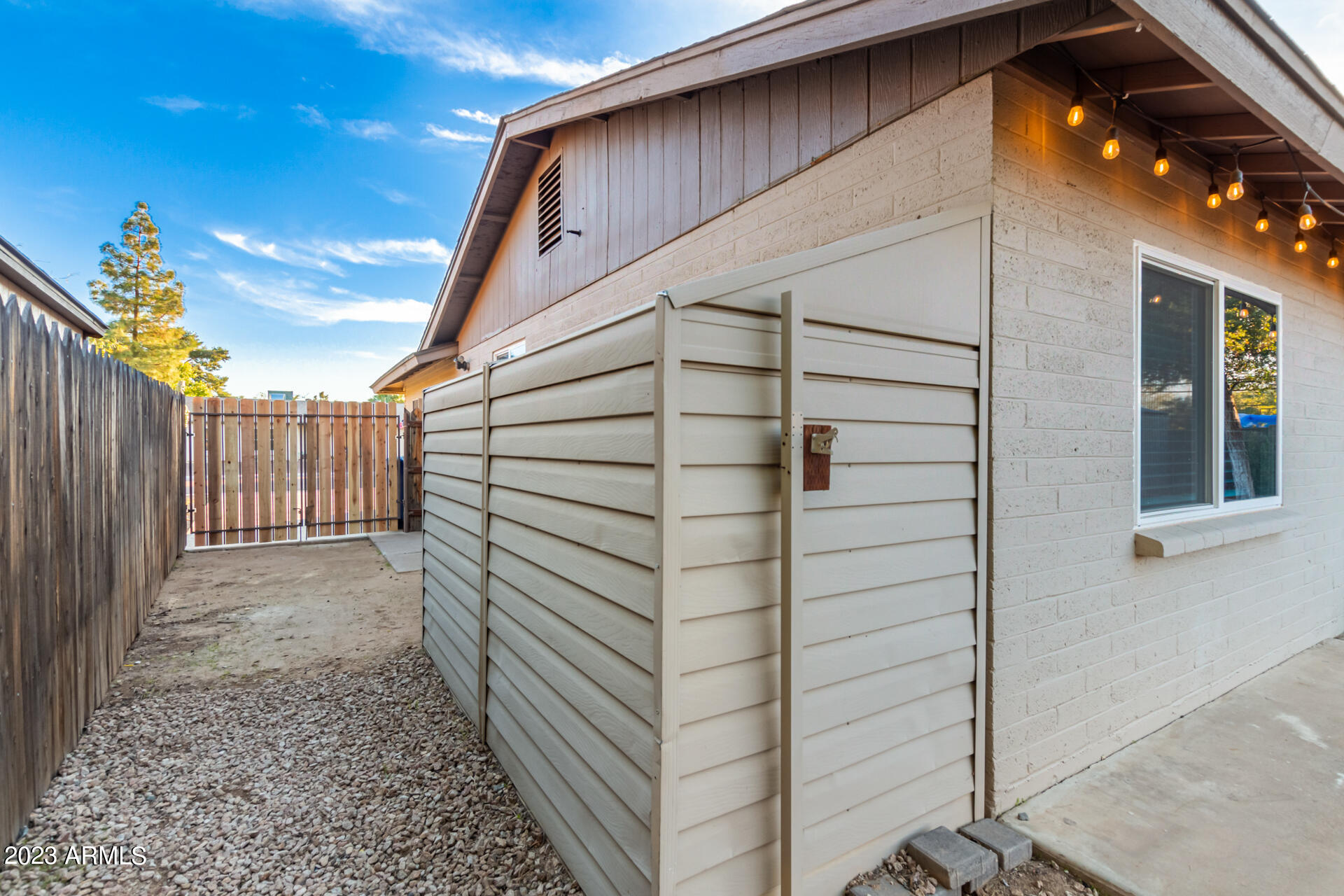 838 W SANTA CRUZ Drive