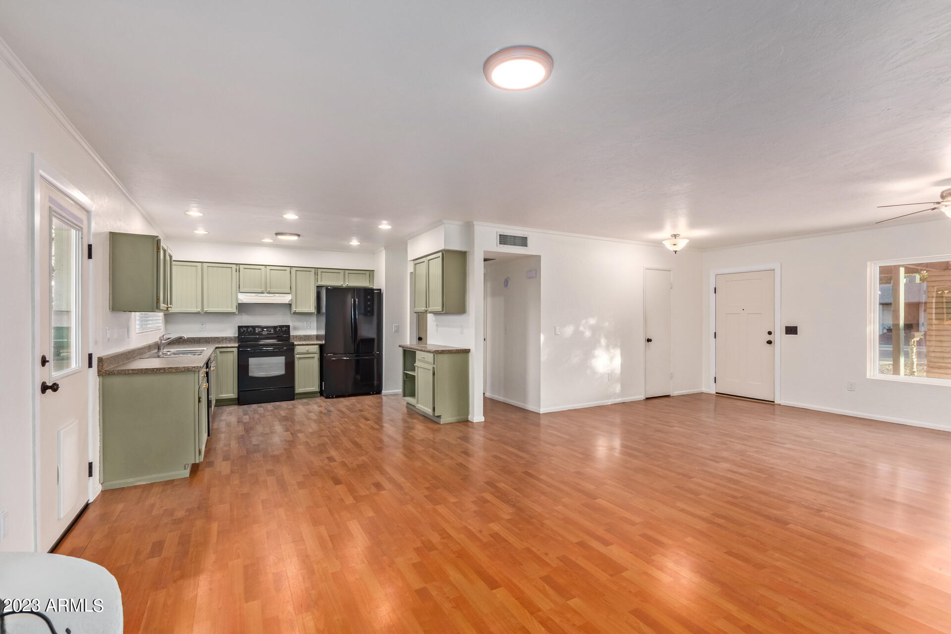838 W SANTA CRUZ Drive