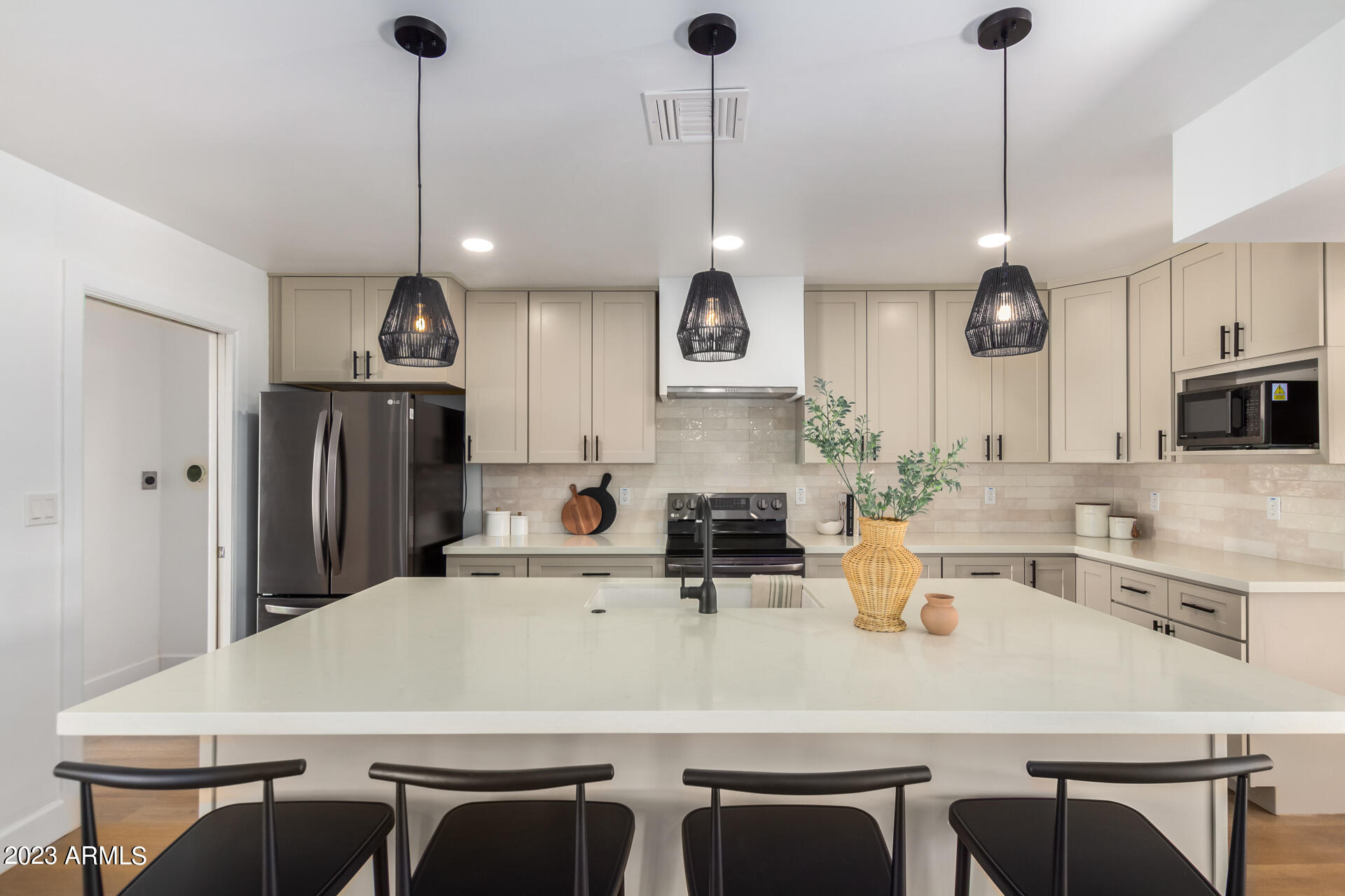 8232 E VISTA Drive
