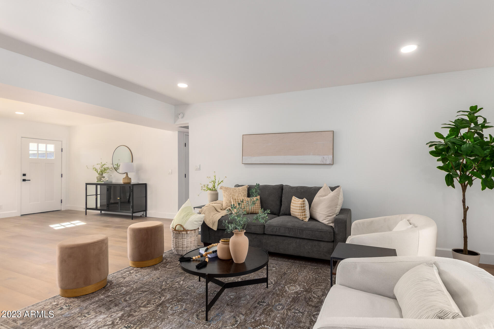 8232 E VISTA Drive