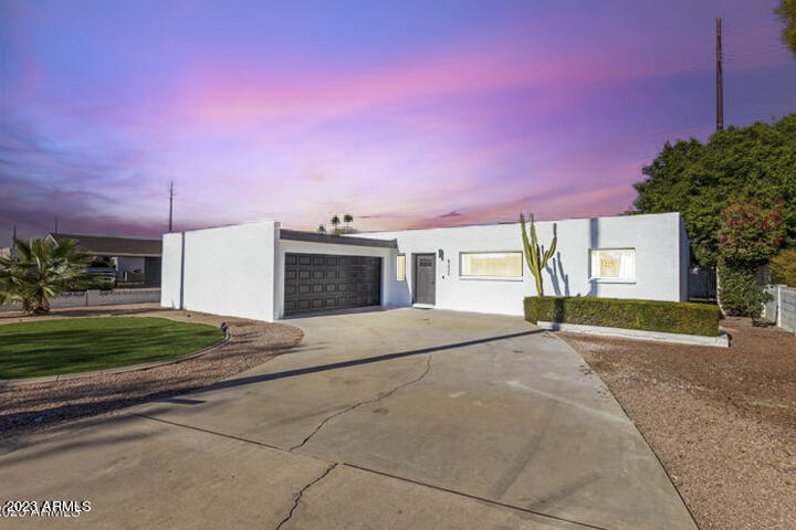 8232 E VISTA Drive