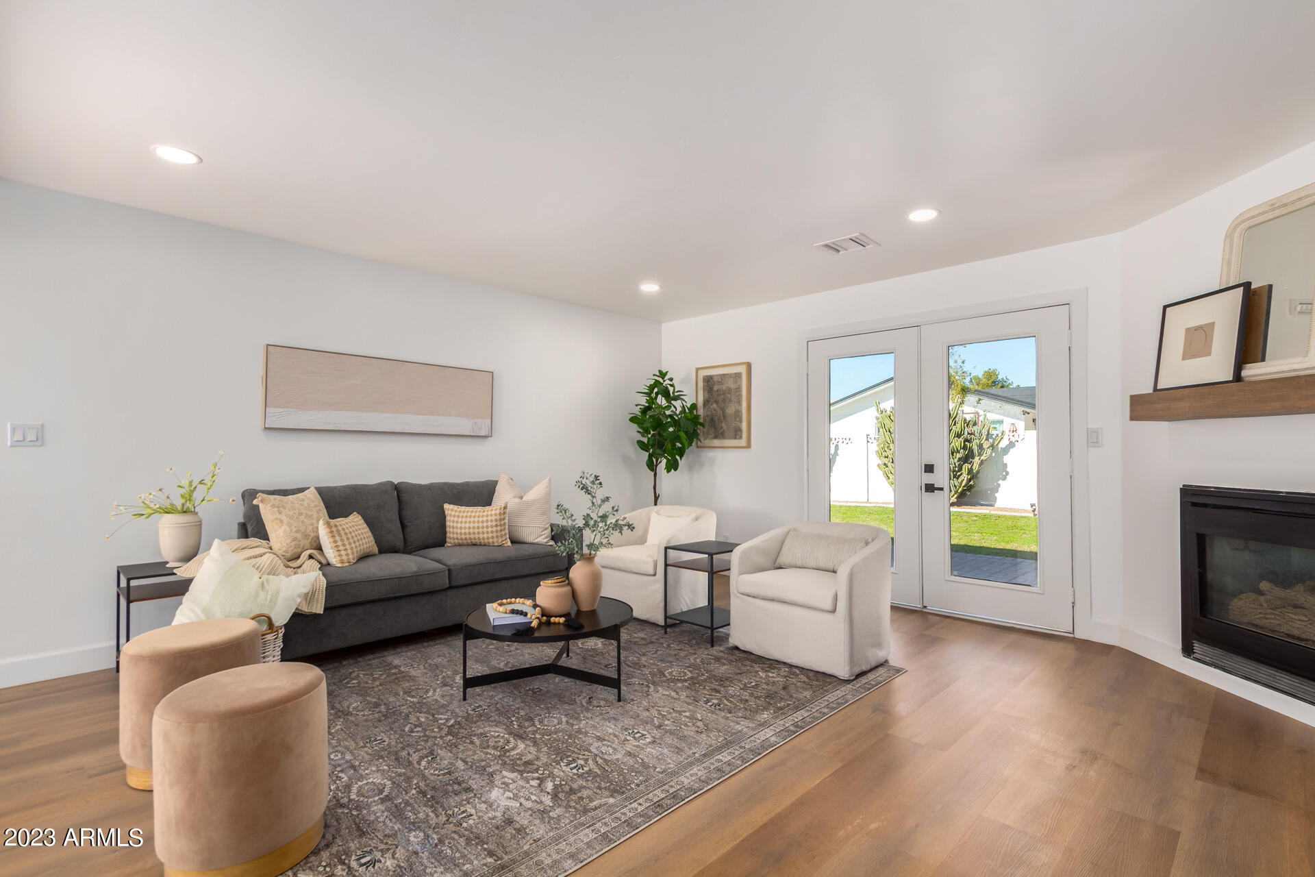 8232 E VISTA Drive