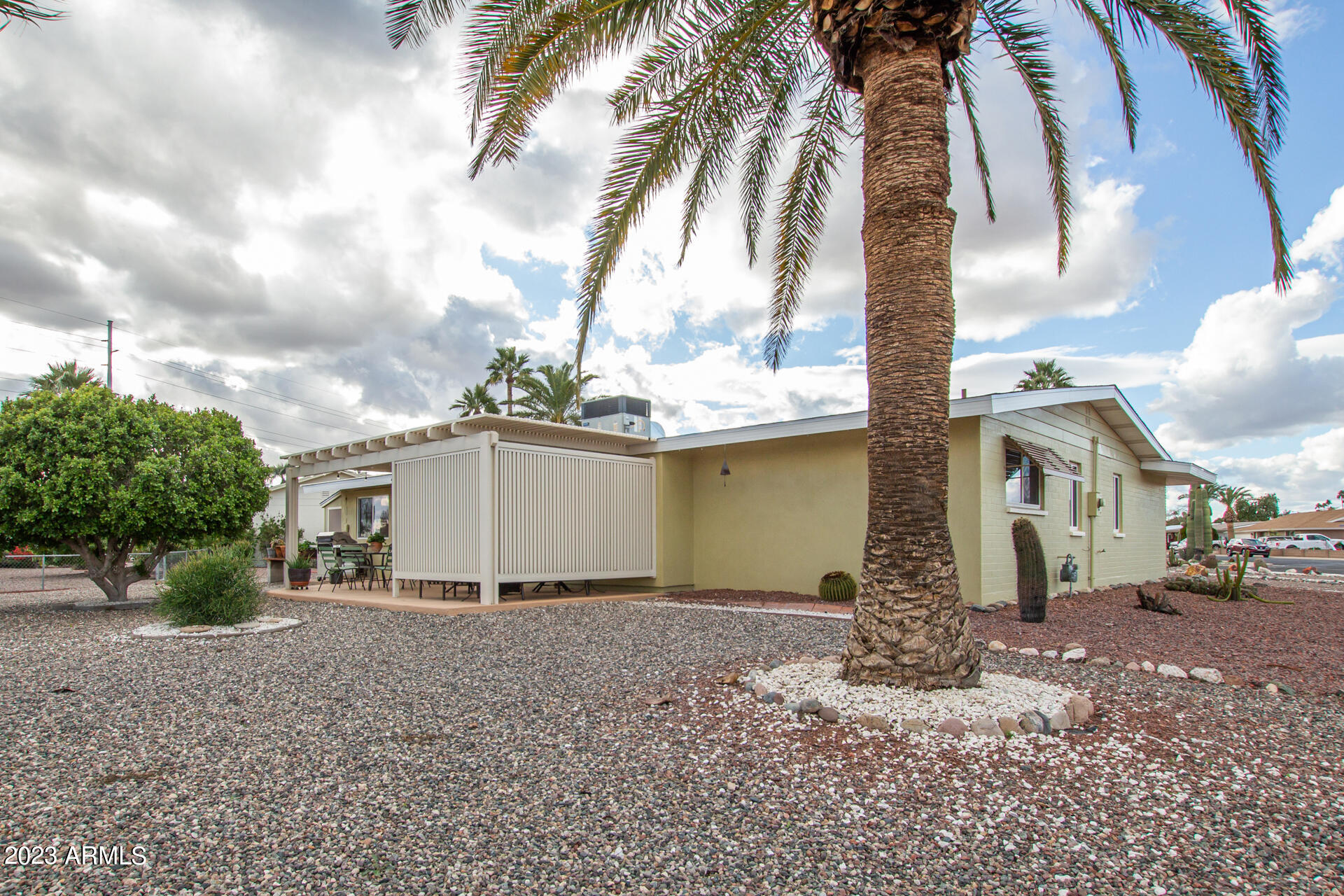 10527 W CARON Drive