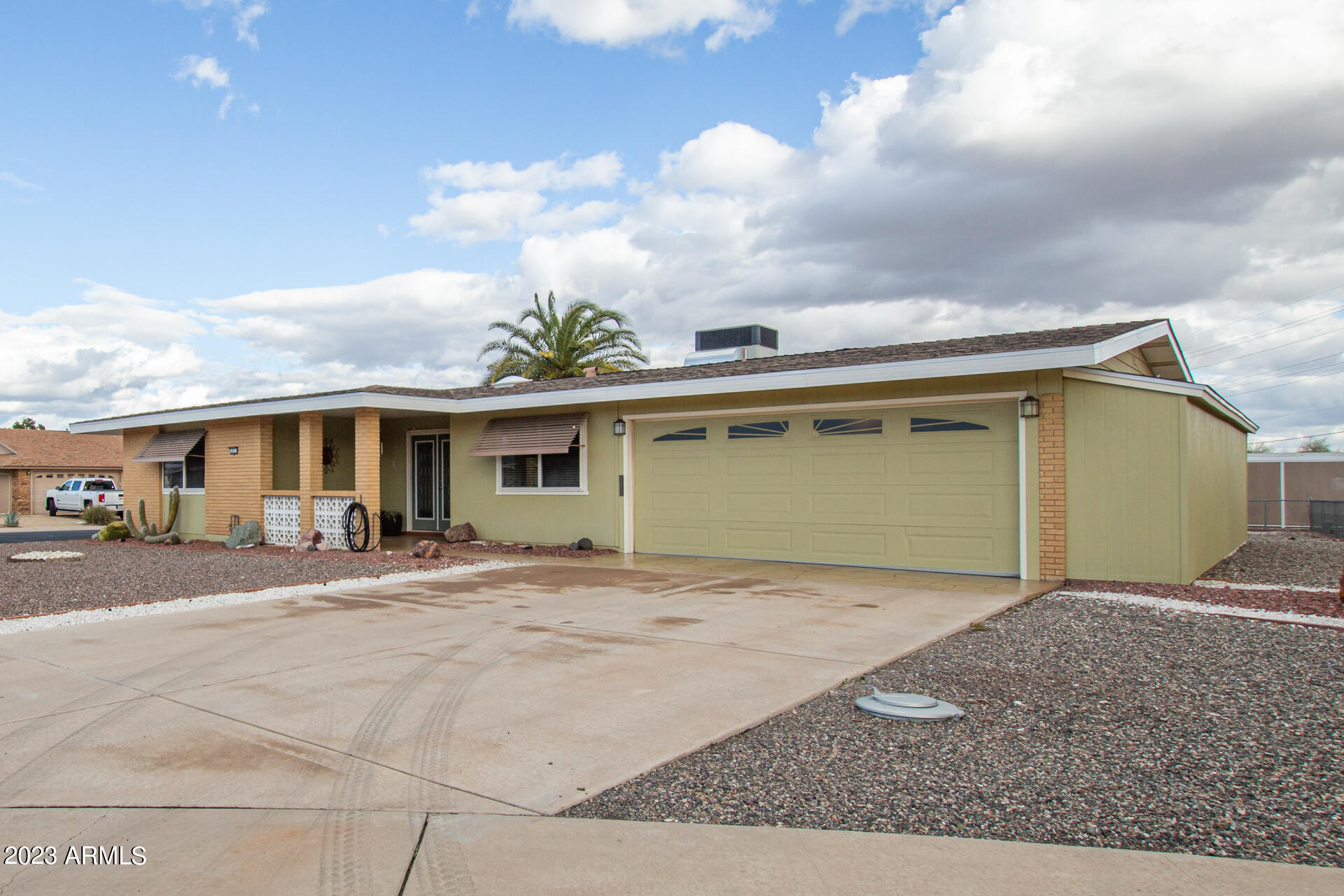 10527 W CARON Drive