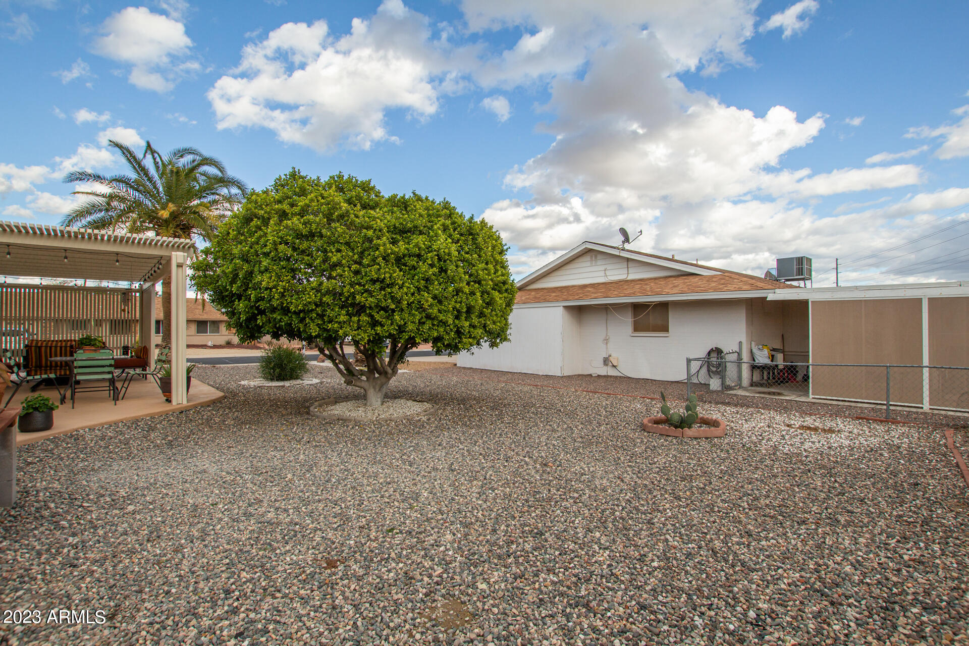 10527 W CARON Drive