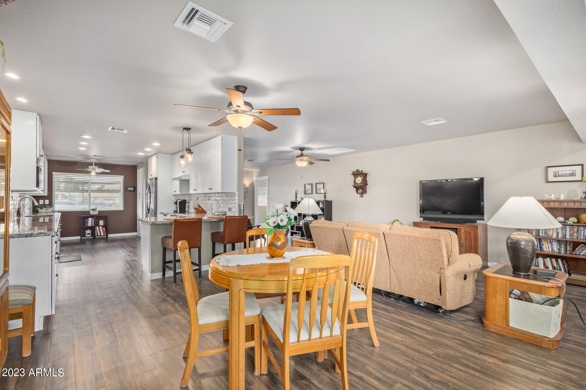 10527 W CARON Drive