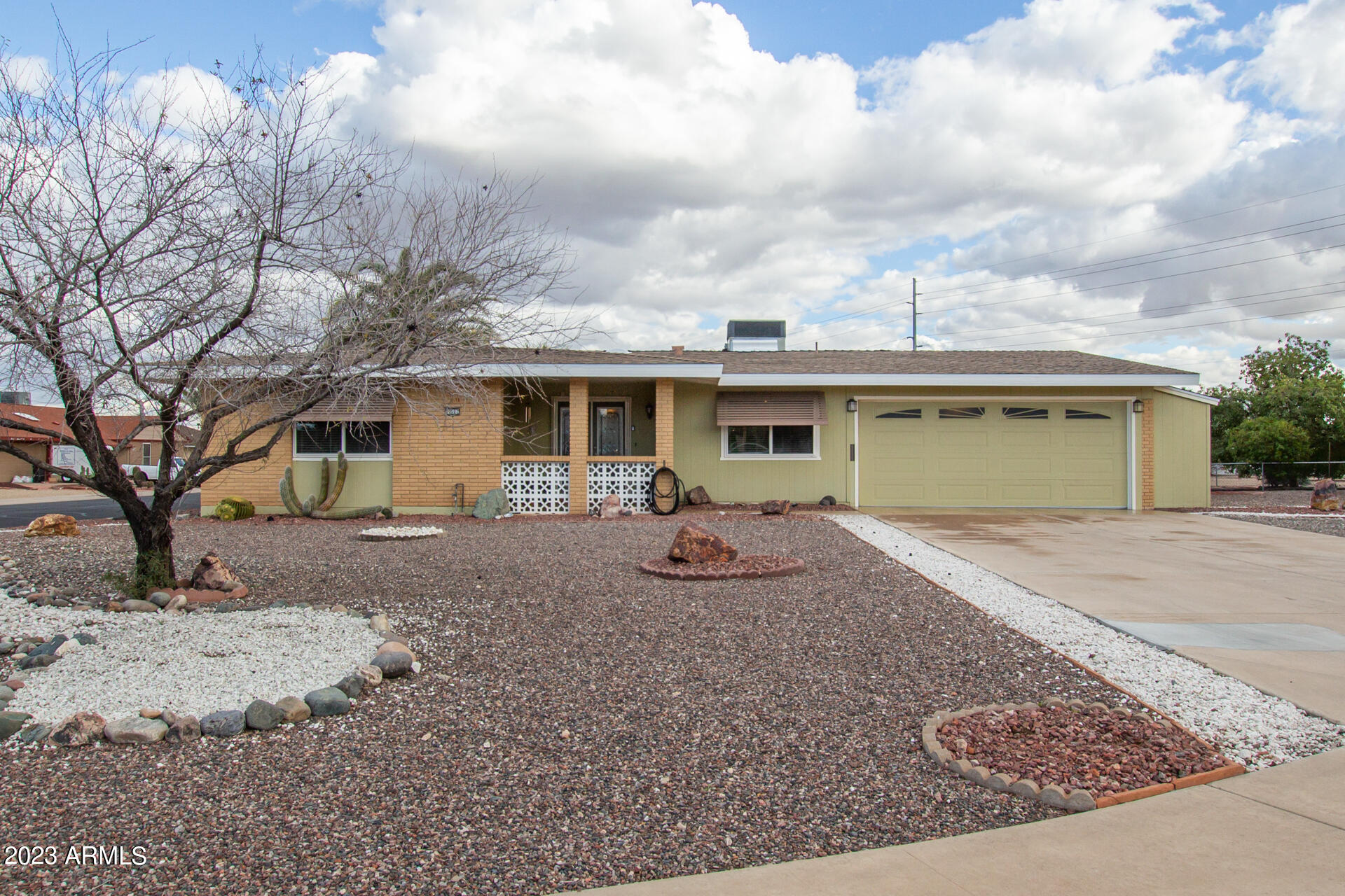 10527 W CARON Drive