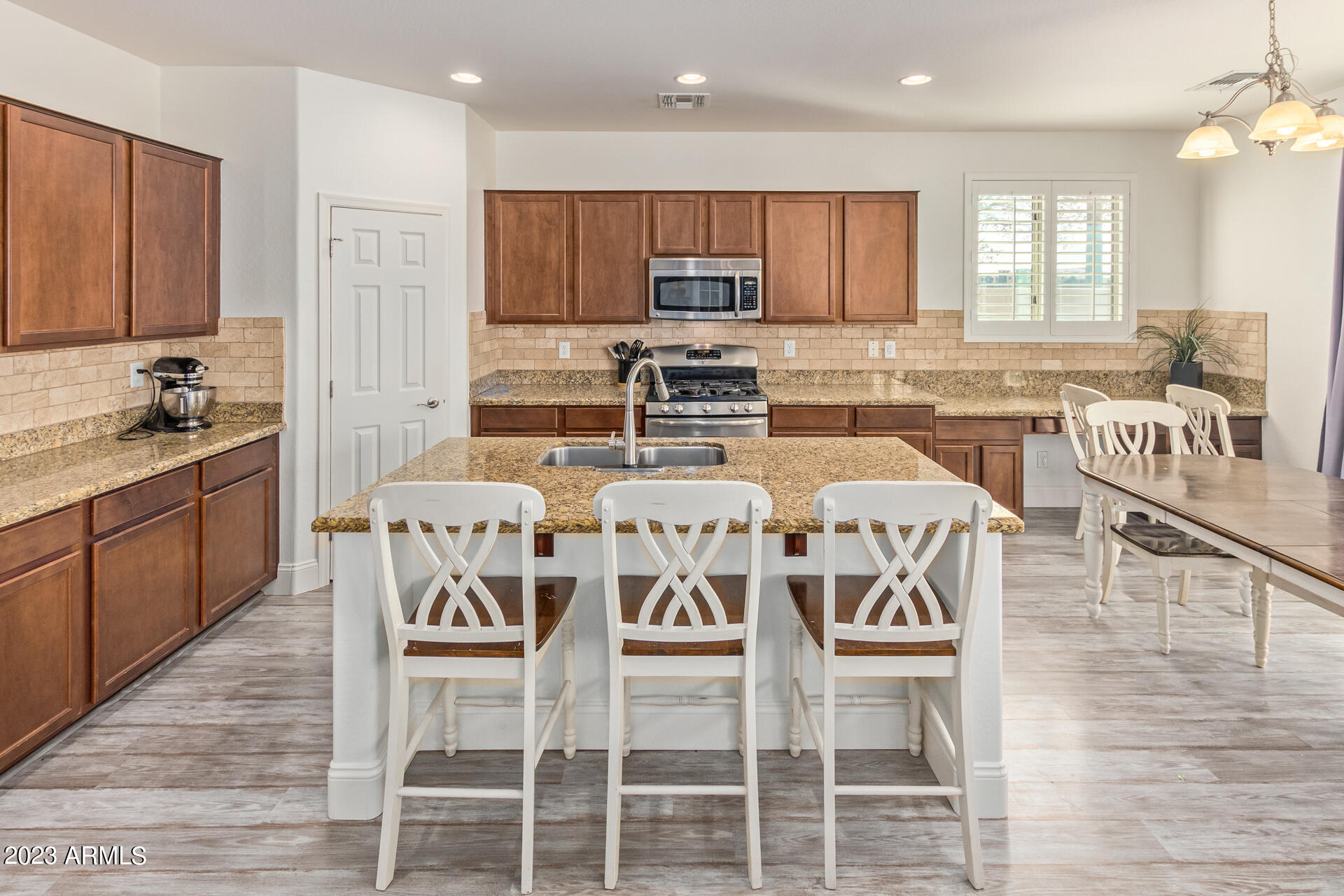 3975 E MESQUITE Street