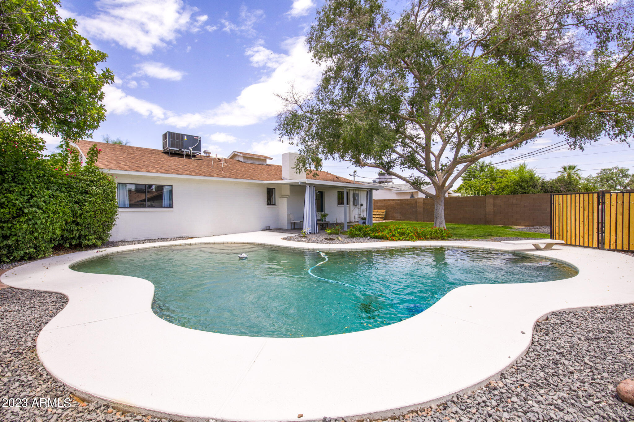 8543 E FAIRMOUNT Avenue