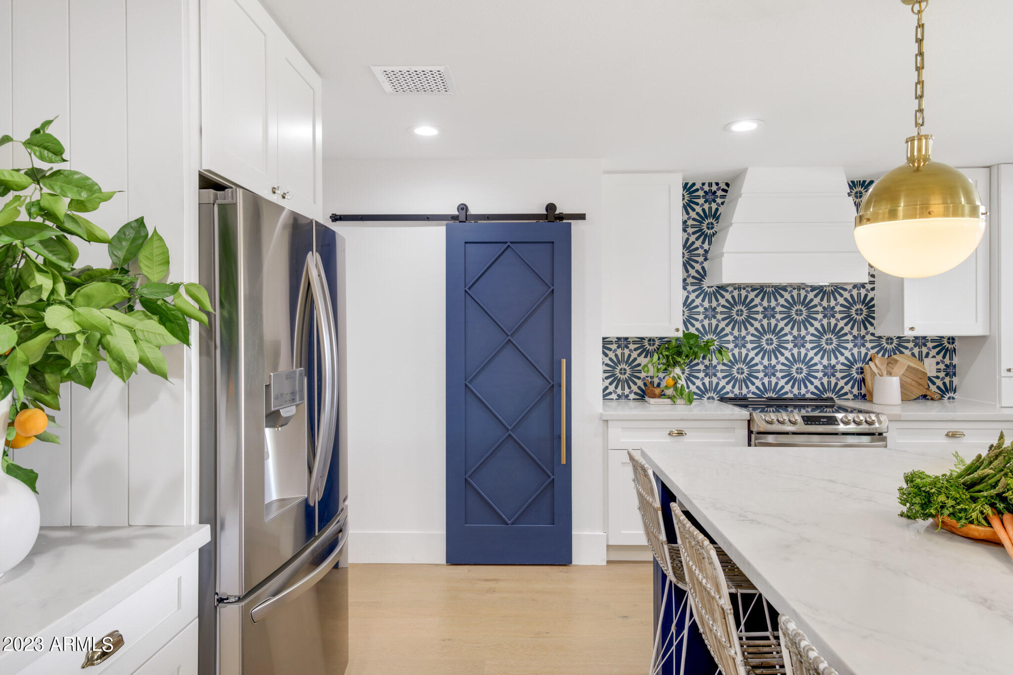 8543 E FAIRMOUNT Avenue