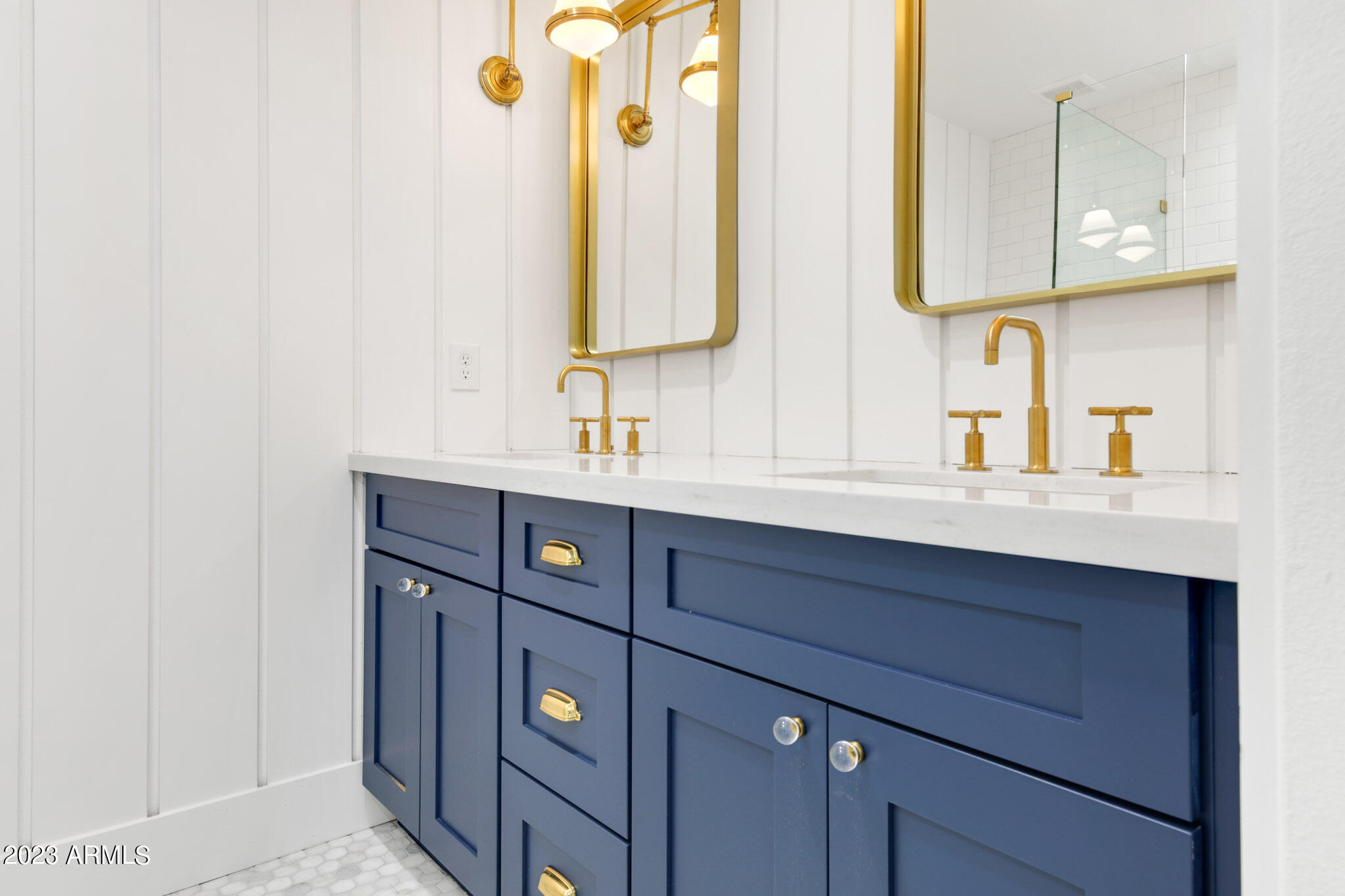 8543 E FAIRMOUNT Avenue