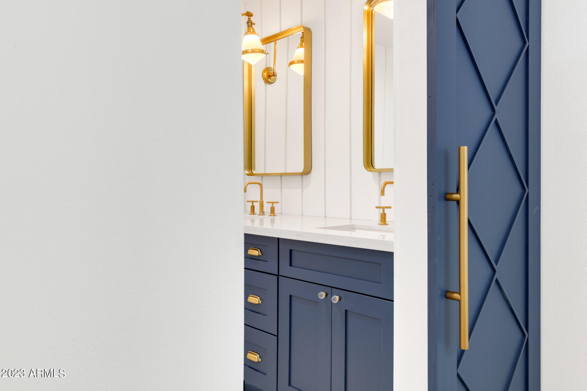 8543 E FAIRMOUNT Avenue