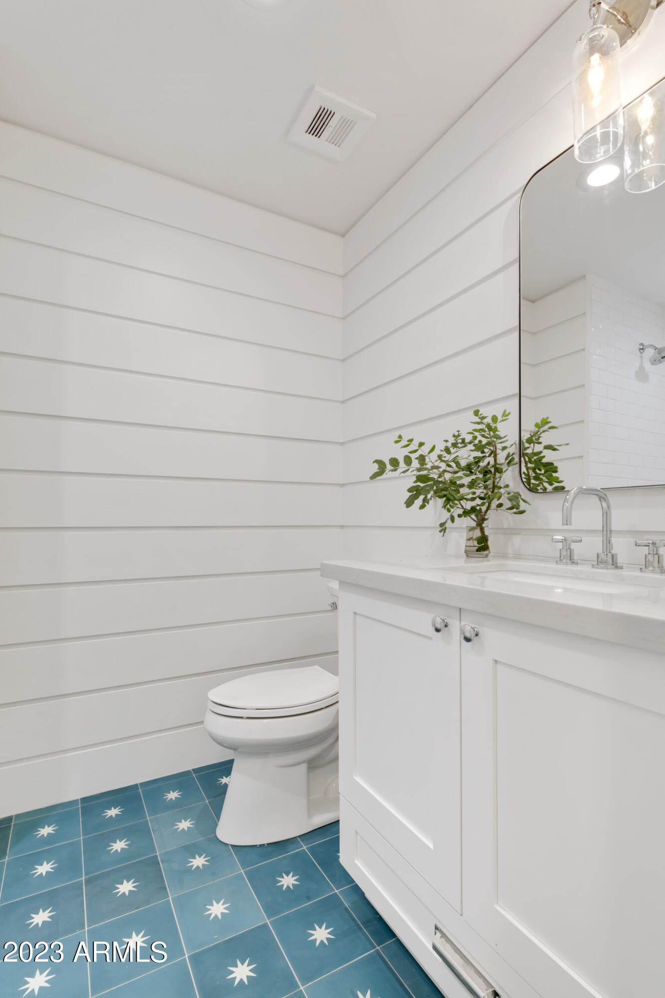 8543 E FAIRMOUNT Avenue