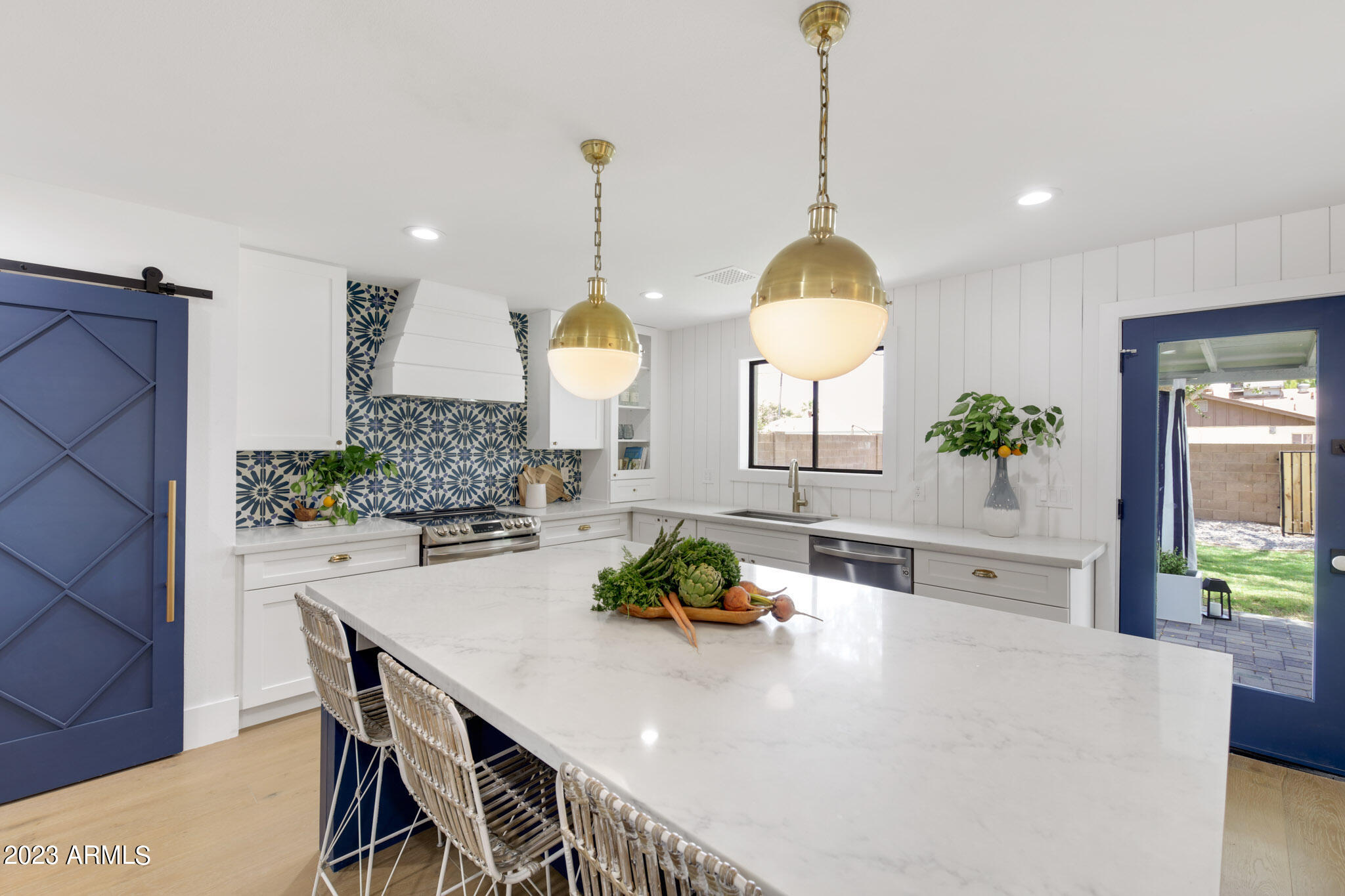 8543 E FAIRMOUNT Avenue